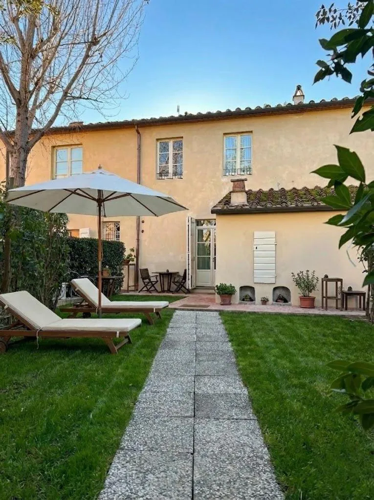 Garden in B&B Borgo di Pratavecchie