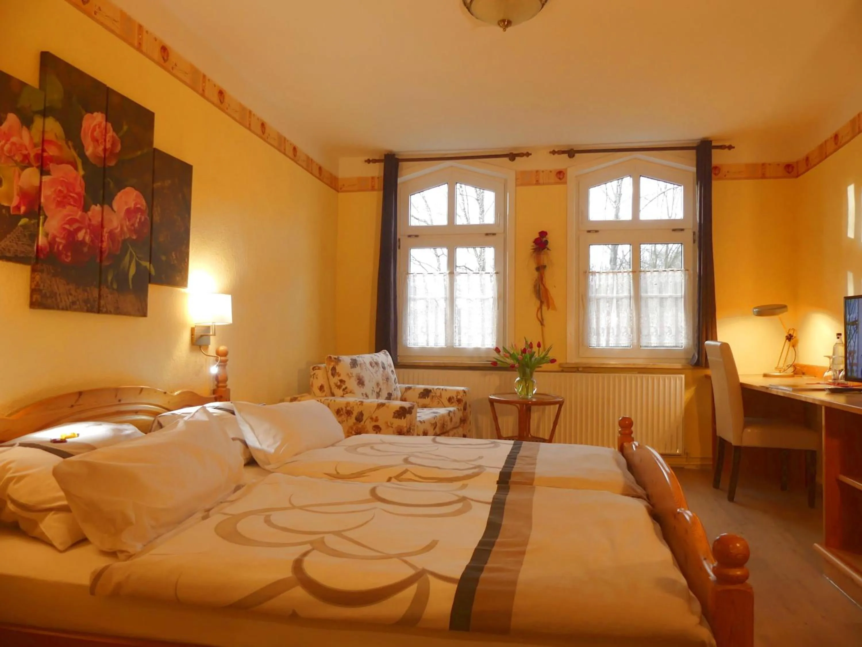 Photo of the whole room, Bed in Landhotel Sonnenhof im Wendland