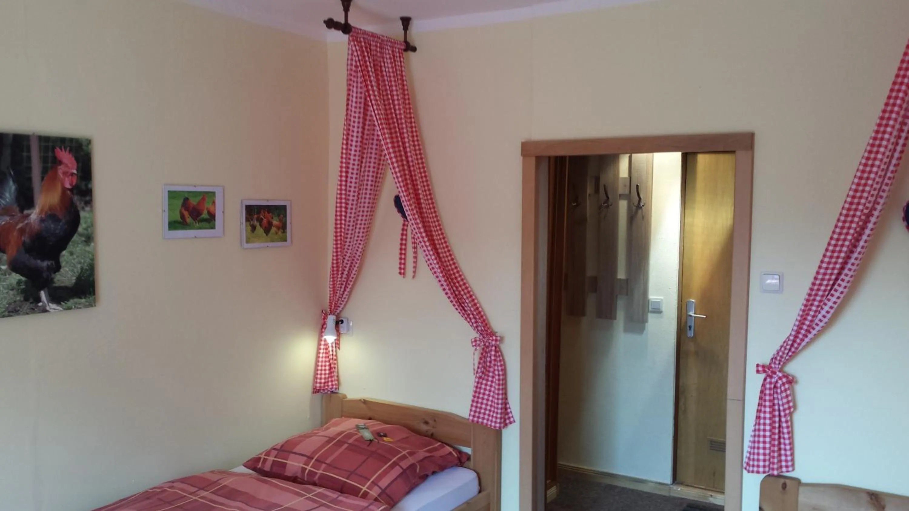 Bedroom, Bed in Landhotel Sonnenhof im Wendland