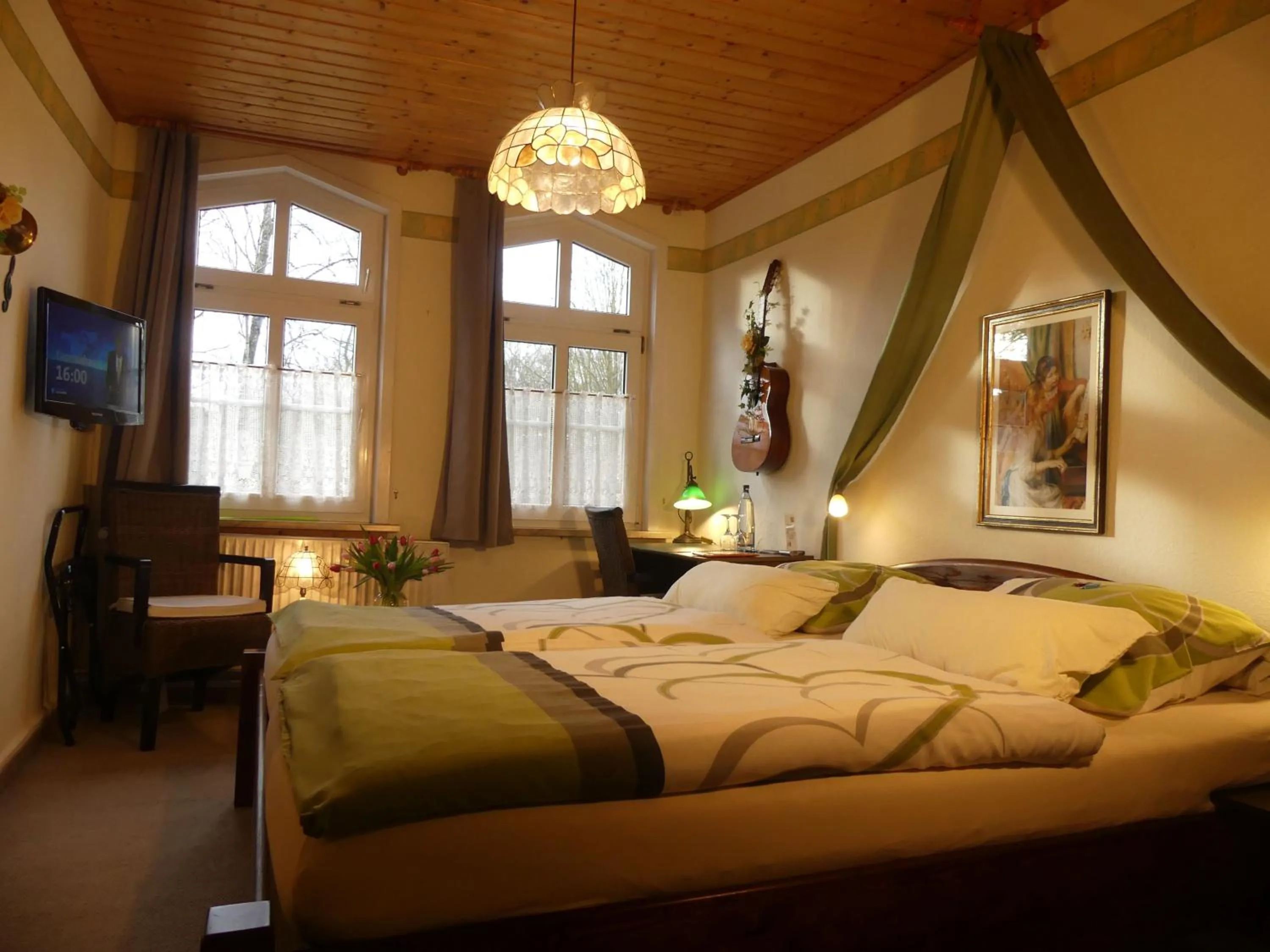 Photo of the whole room, Bed in Landhotel Sonnenhof im Wendland