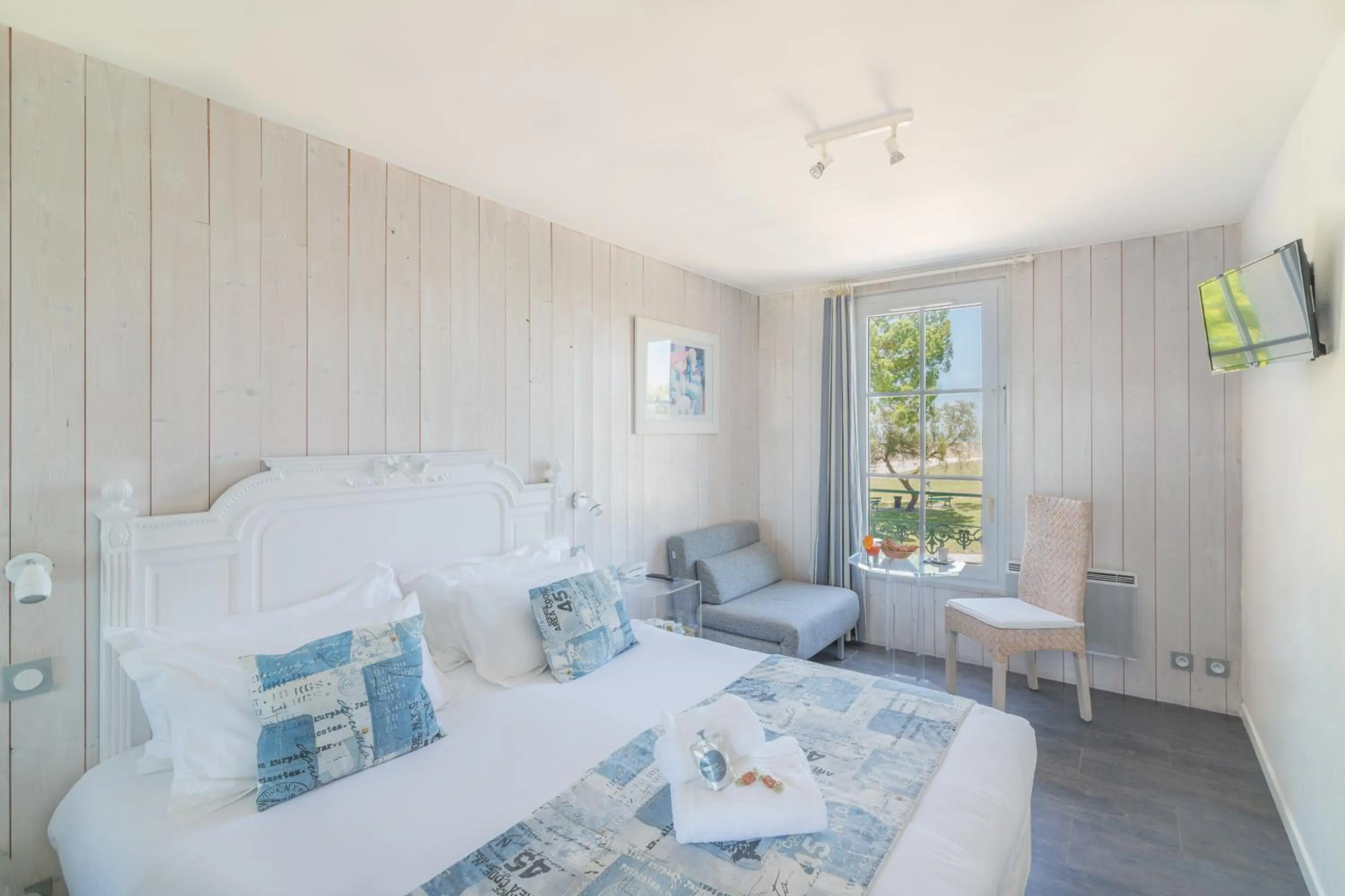 Photo of the whole room, Bed in Le Clos Du GALION - Ile de Ré