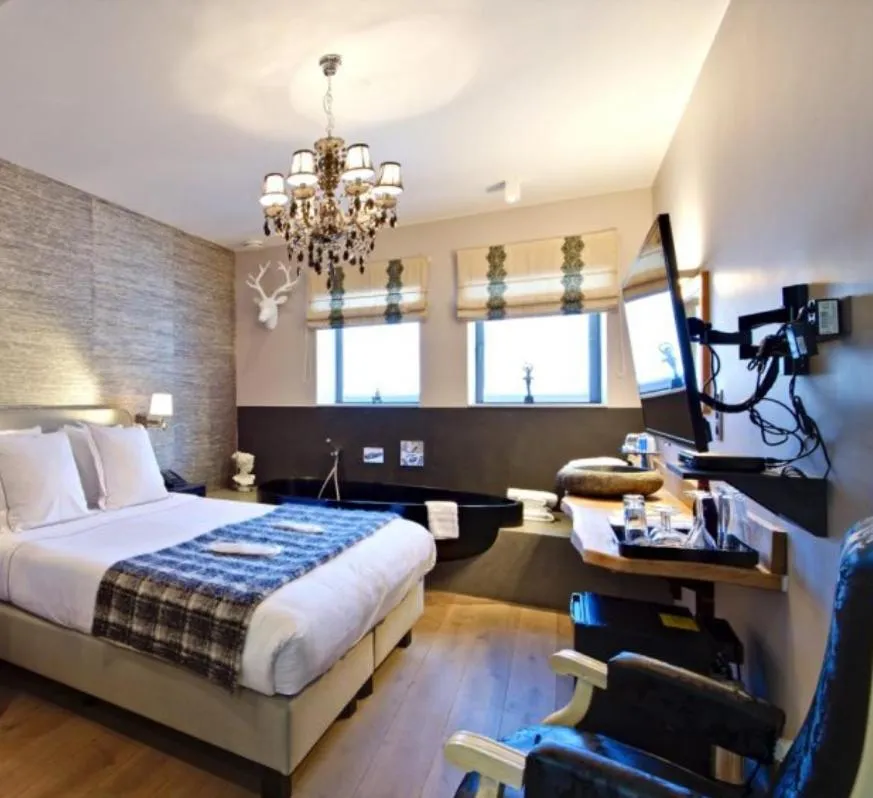 Bedroom, Bed in Hotel Saint-Amour