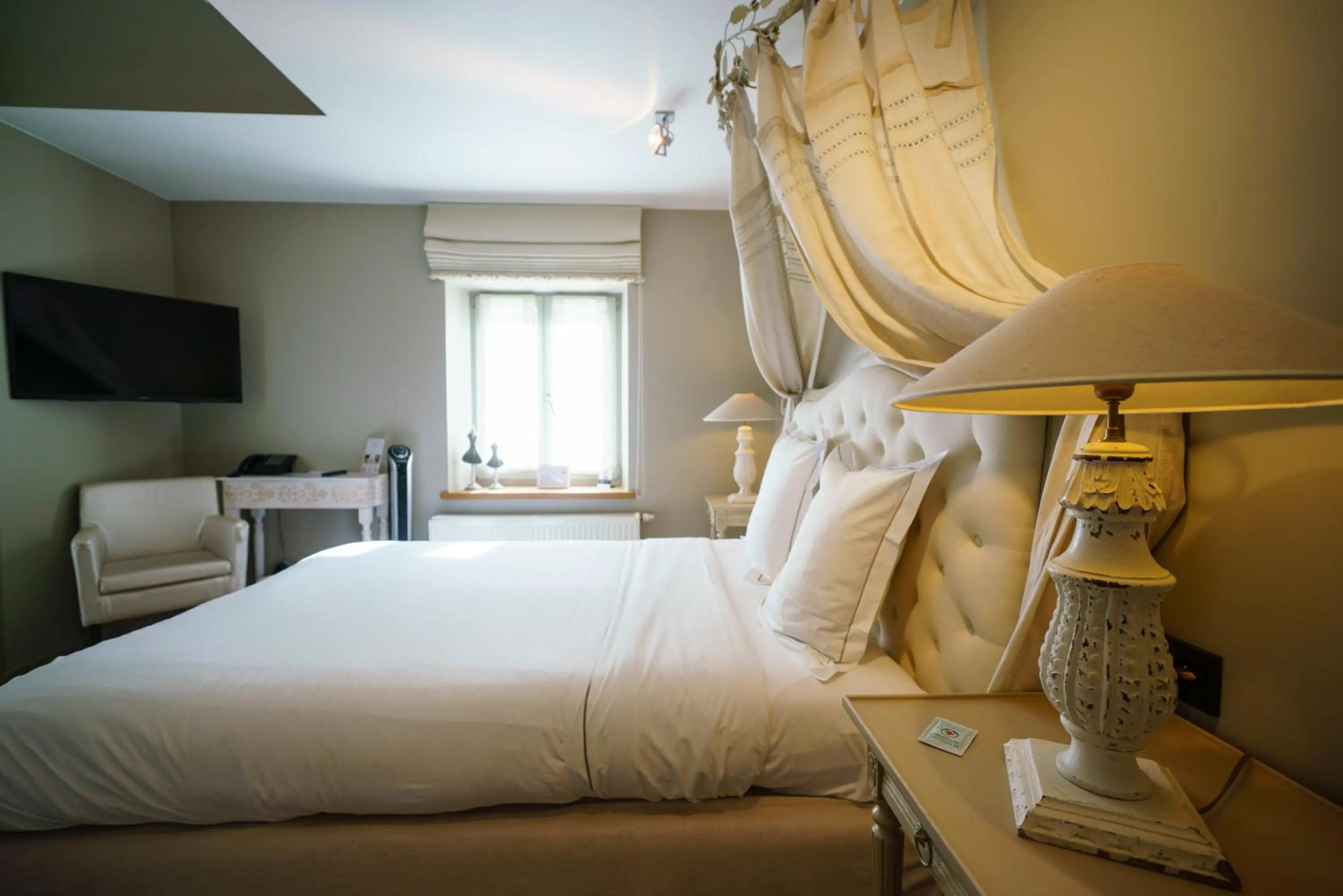 Bed in Hotel Saint-Amour