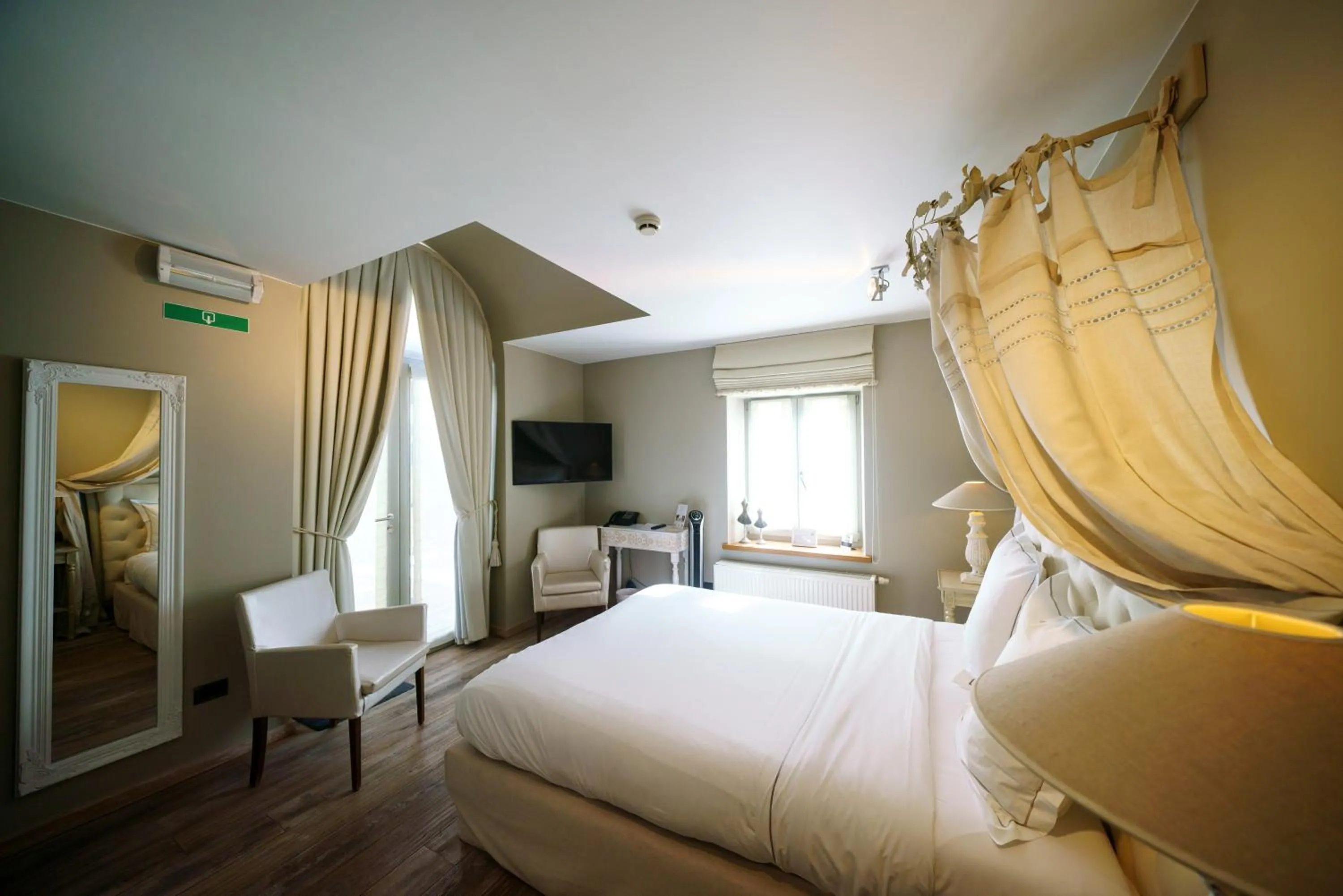 Bed in Hotel Saint-Amour