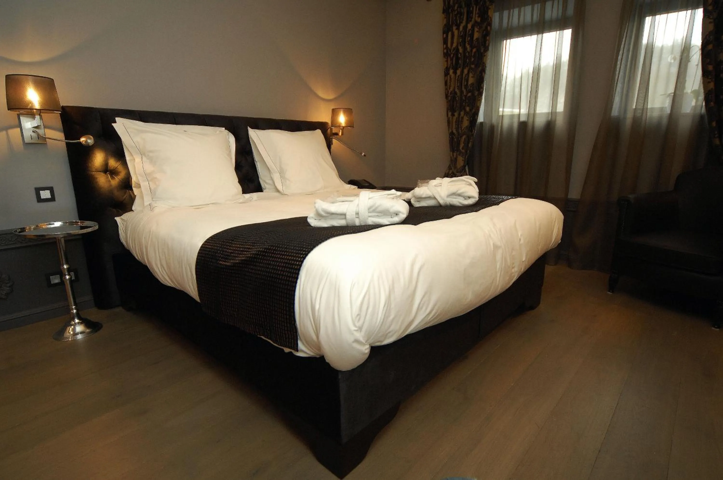 Bedroom, Bed in Hotel Saint-Amour