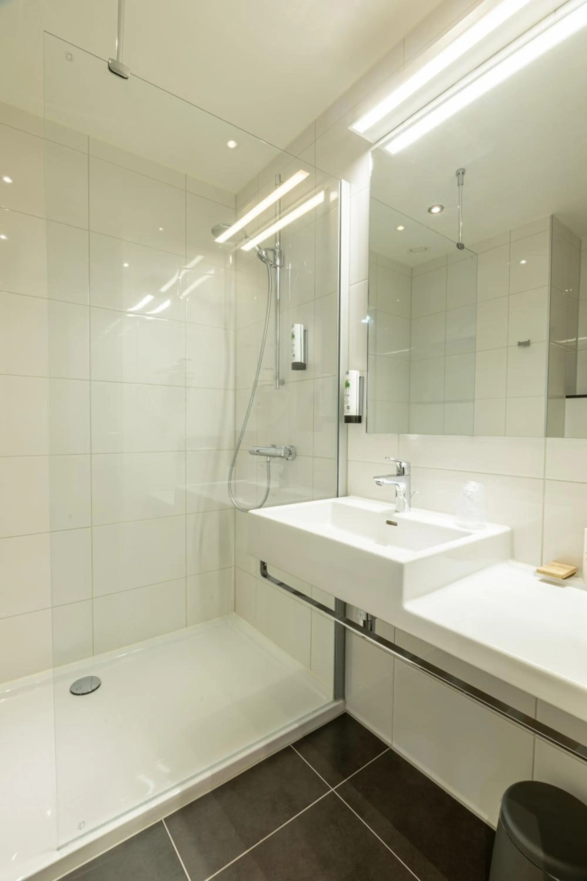 Shower in Mezzo Hotel & Business