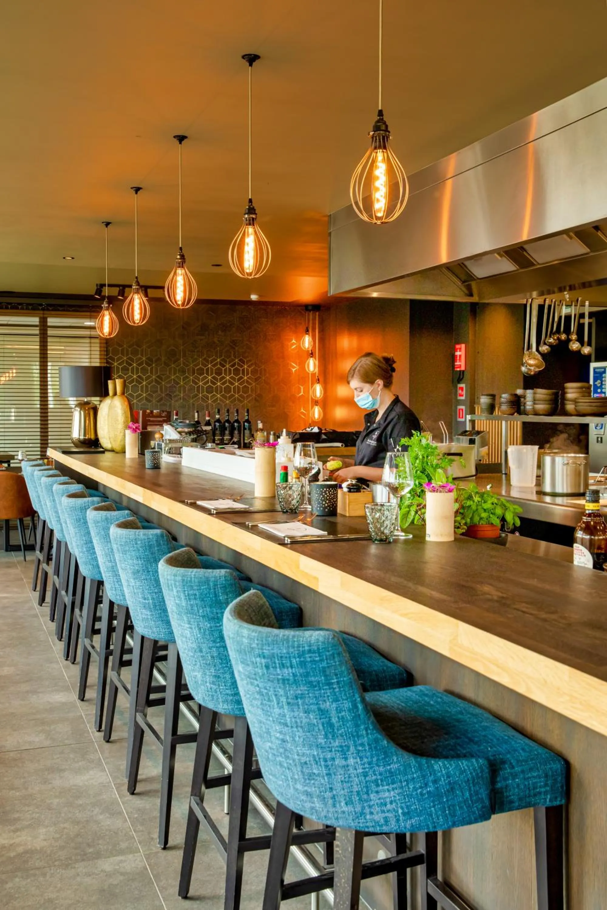 Restaurant/places to eat in Mezzo Hotel & Business