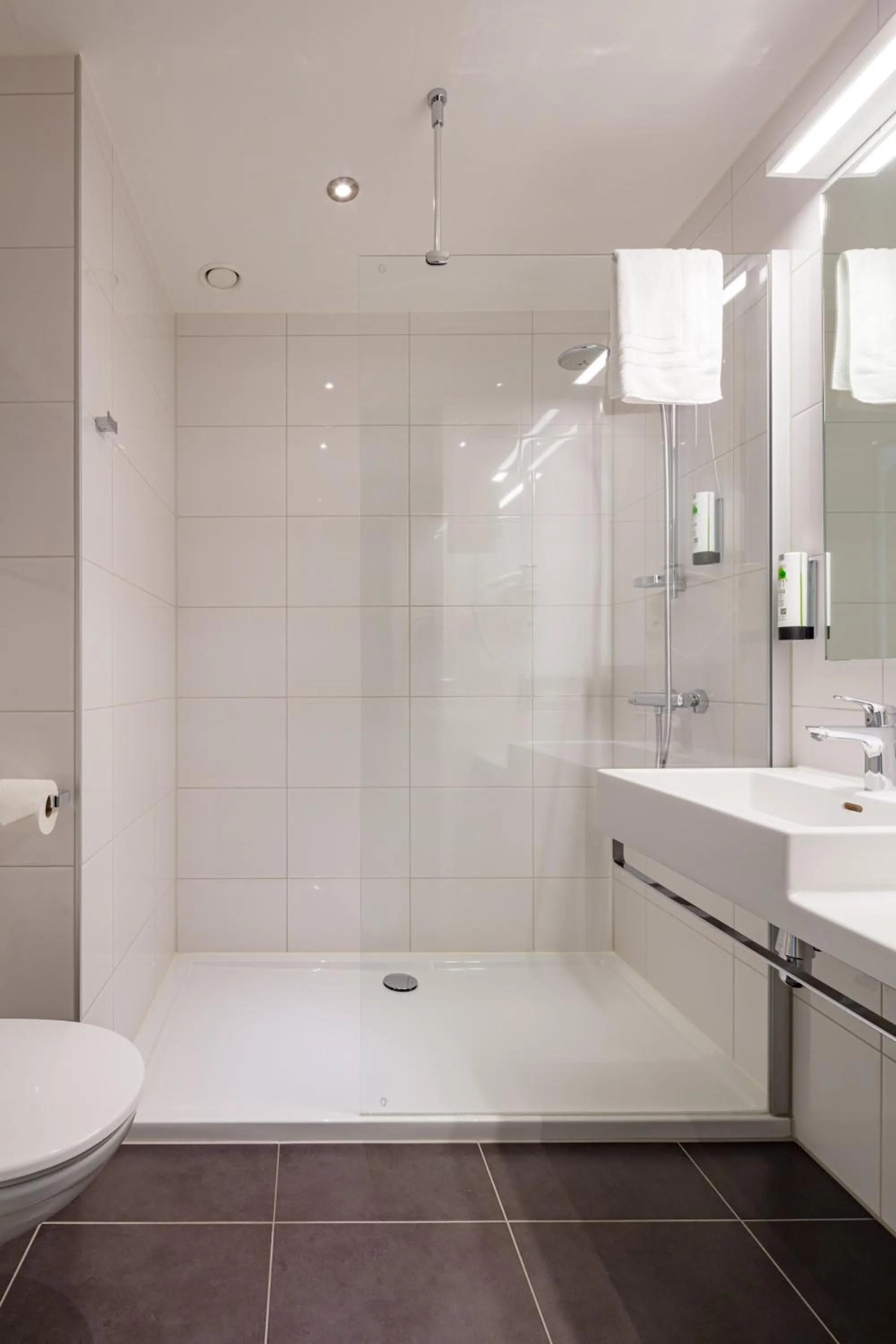 Shower in Mezzo Hotel & Business