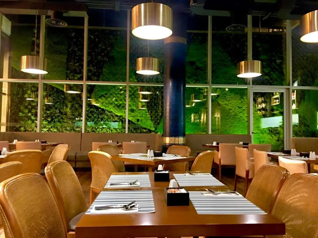 Restaurant/places to eat in Icon Hotel