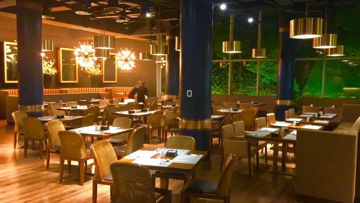Restaurant/places to eat in Icon Hotel