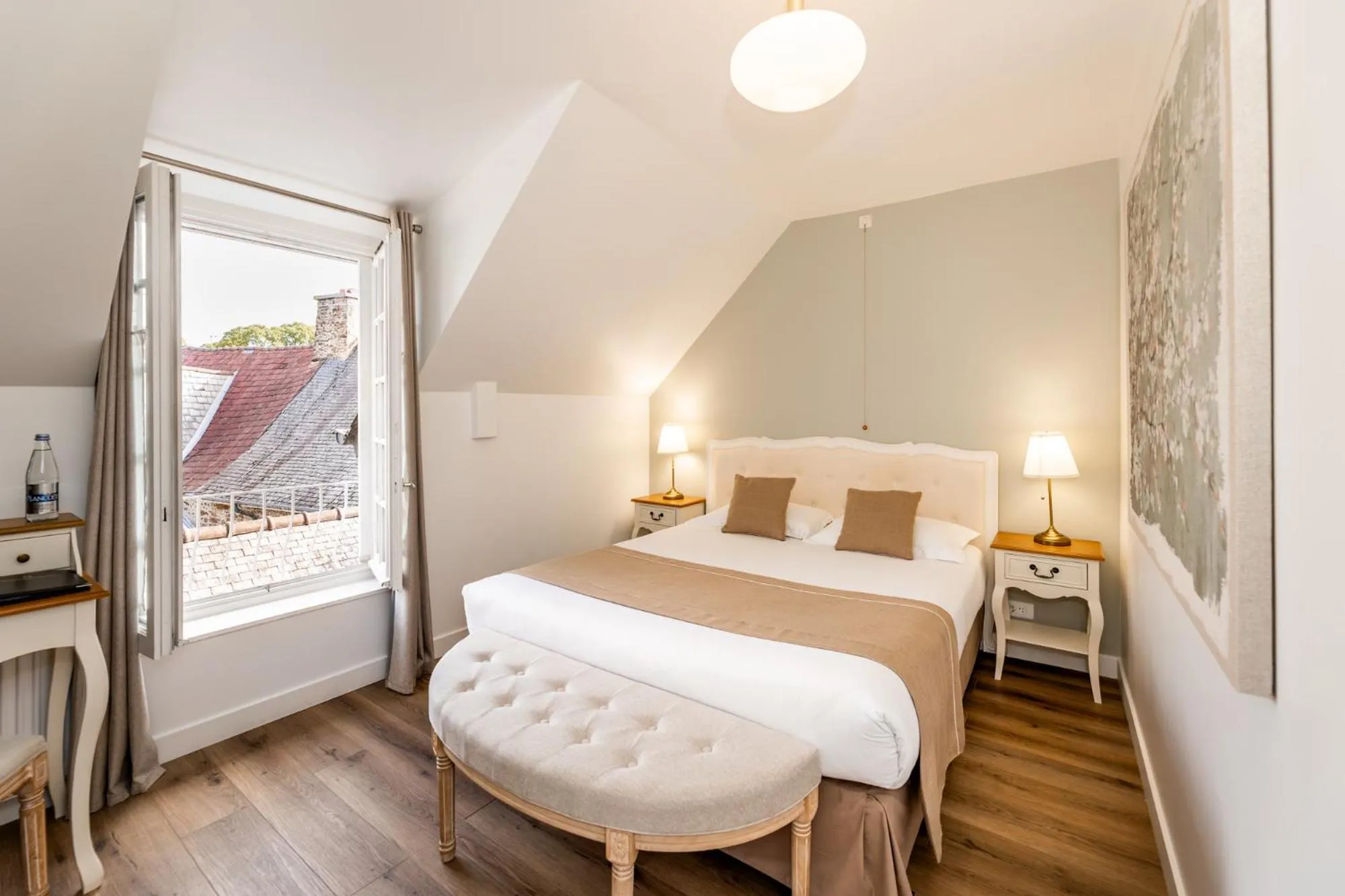 Bed in Demeures & Châteaux - Hôtel de la porte Saint-Malo - DINAN