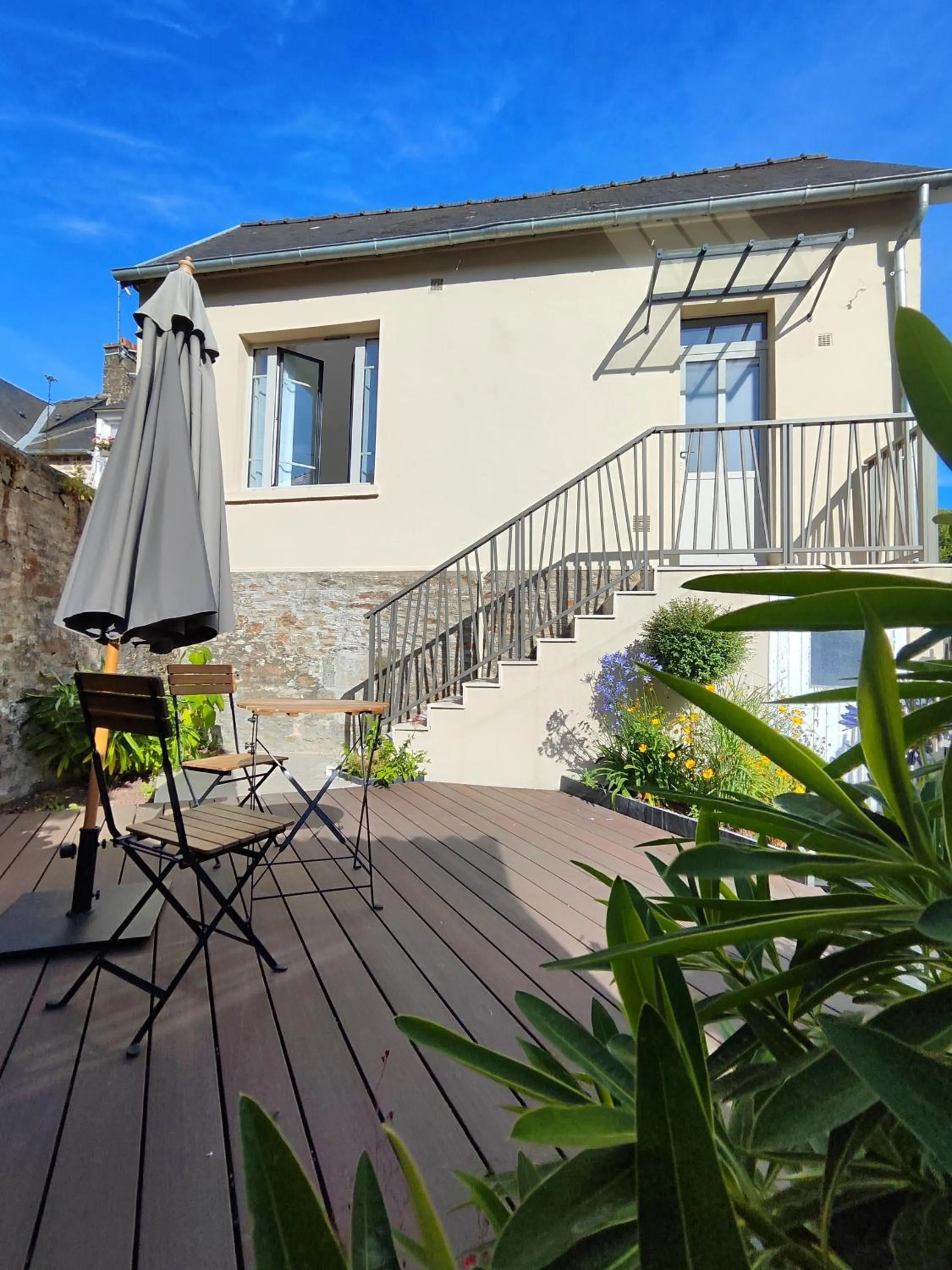 Patio in Demeures & Châteaux - Hôtel de la porte Saint-Malo - DINAN