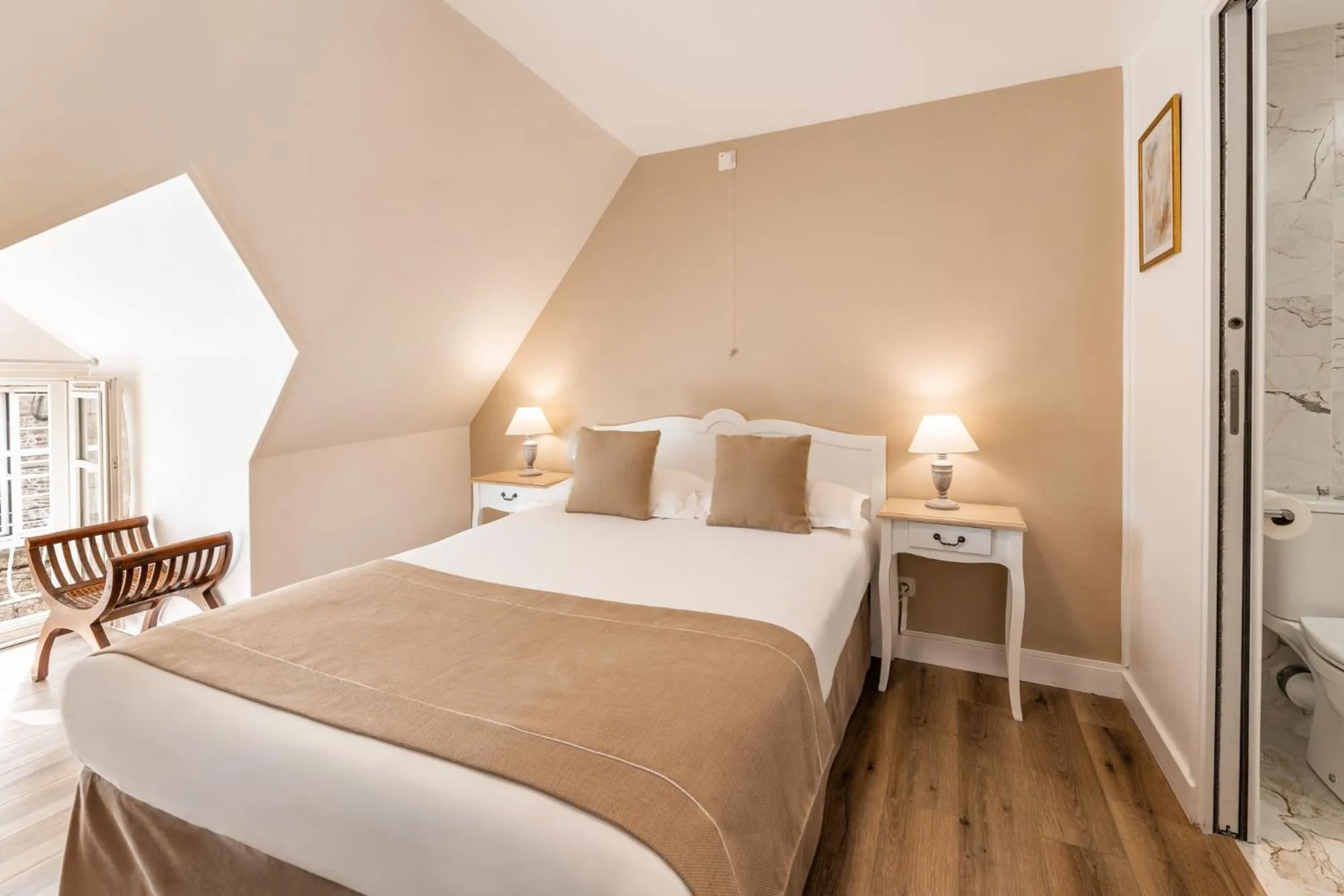 Photo of the whole room, Bed in Demeures & Châteaux - Hôtel de la porte Saint-Malo - DINAN