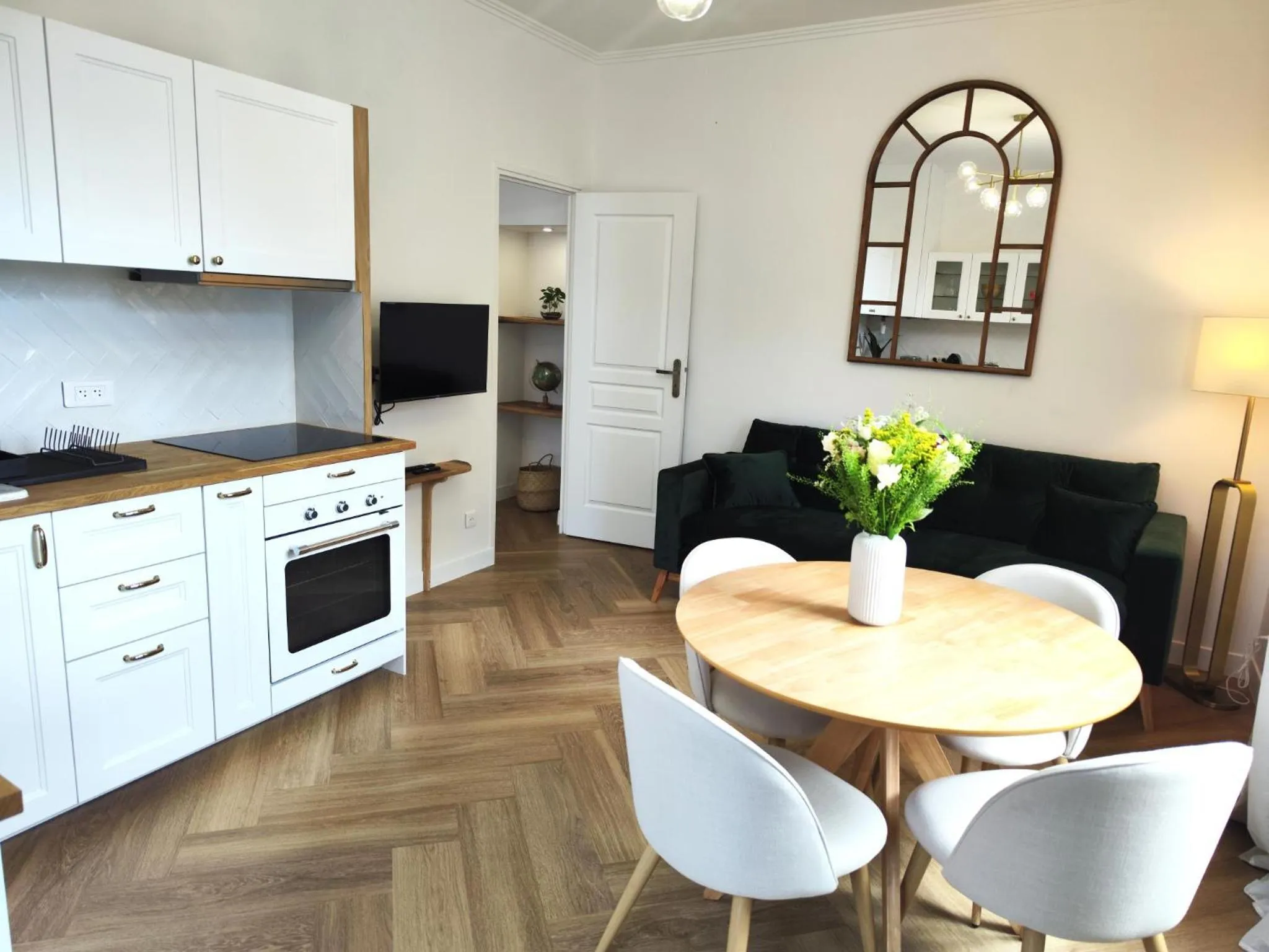 TV and multimedia in Demeures & Châteaux - Hôtel de la porte Saint-Malo - DINAN