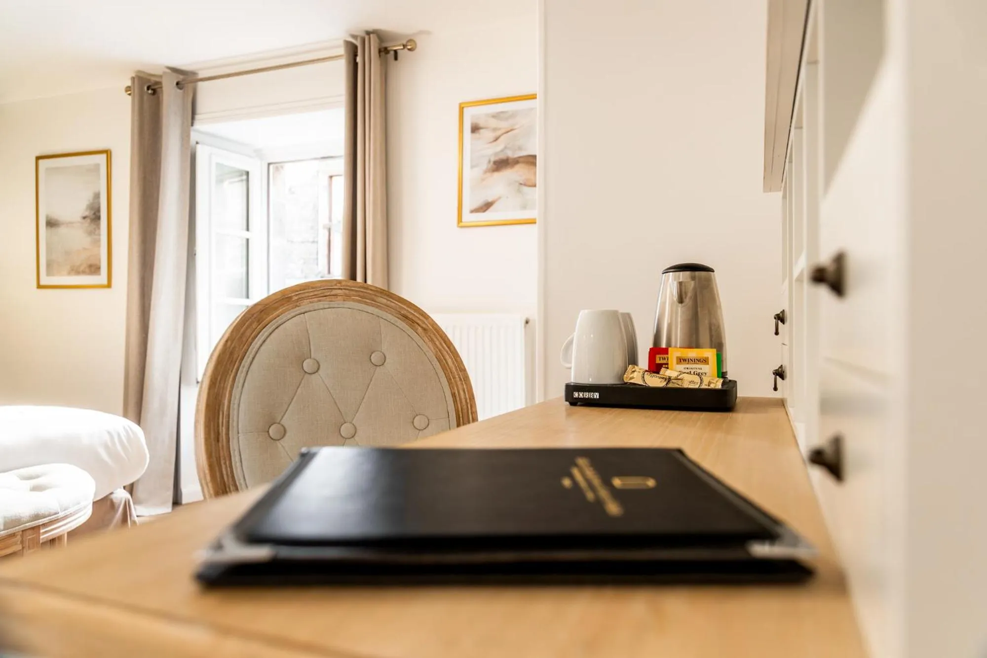 Coffee/tea facilities, Bed in Demeures & Châteaux - Hôtel de la porte Saint-Malo - DINAN