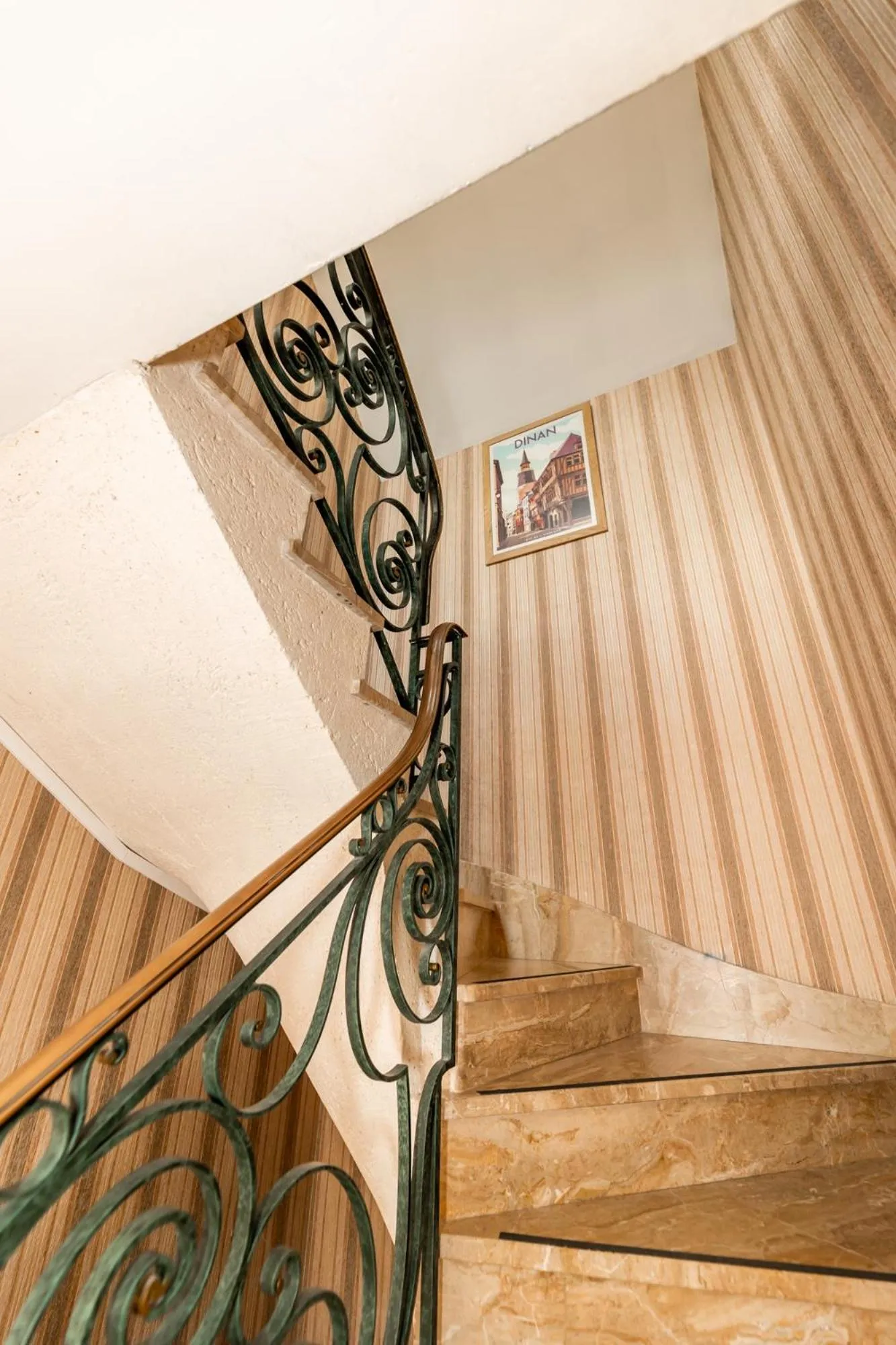 Property building in Demeures & Châteaux - Hôtel de la porte Saint-Malo - DINAN