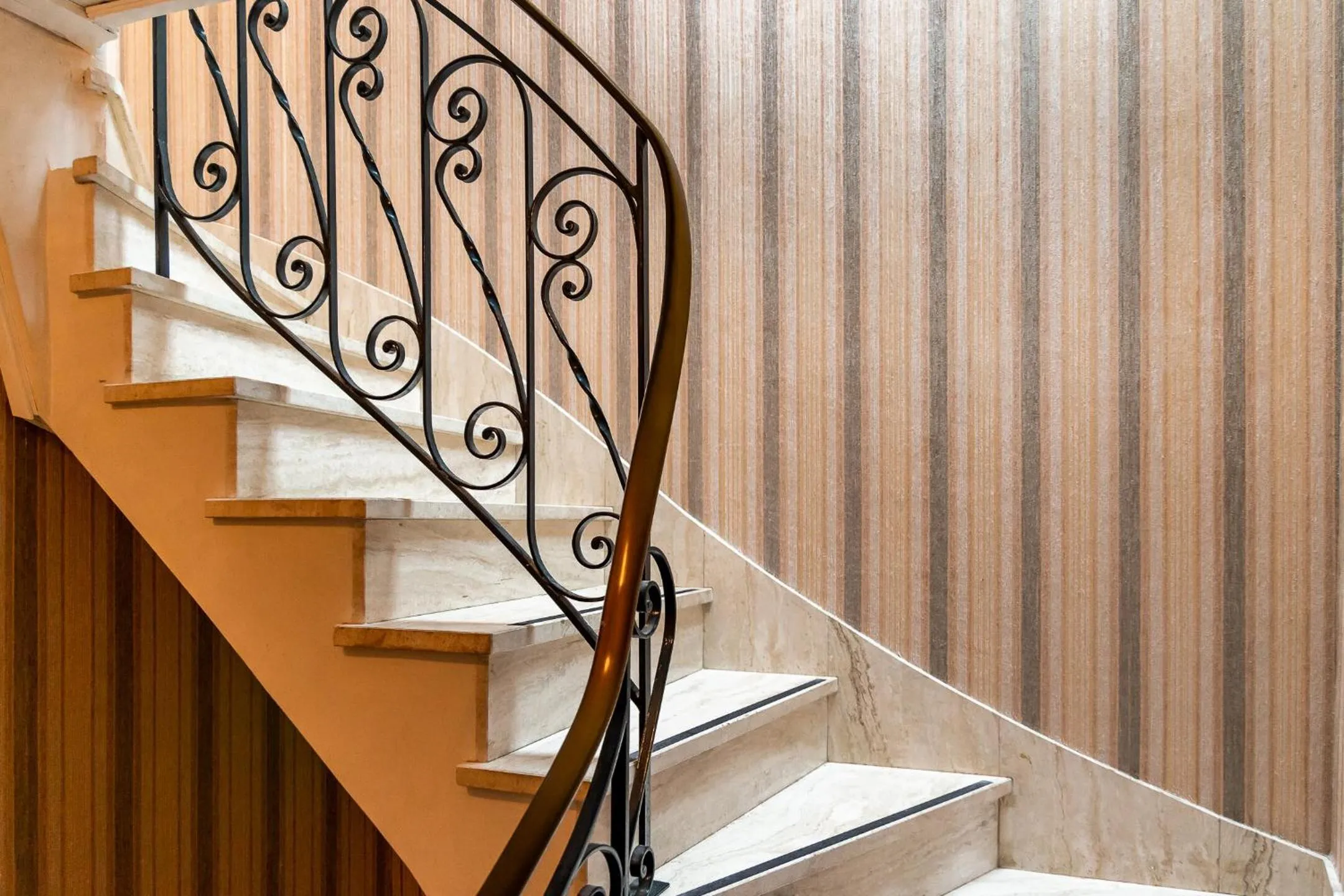 Property building in Demeures & Châteaux - Hôtel de la porte Saint-Malo - DINAN