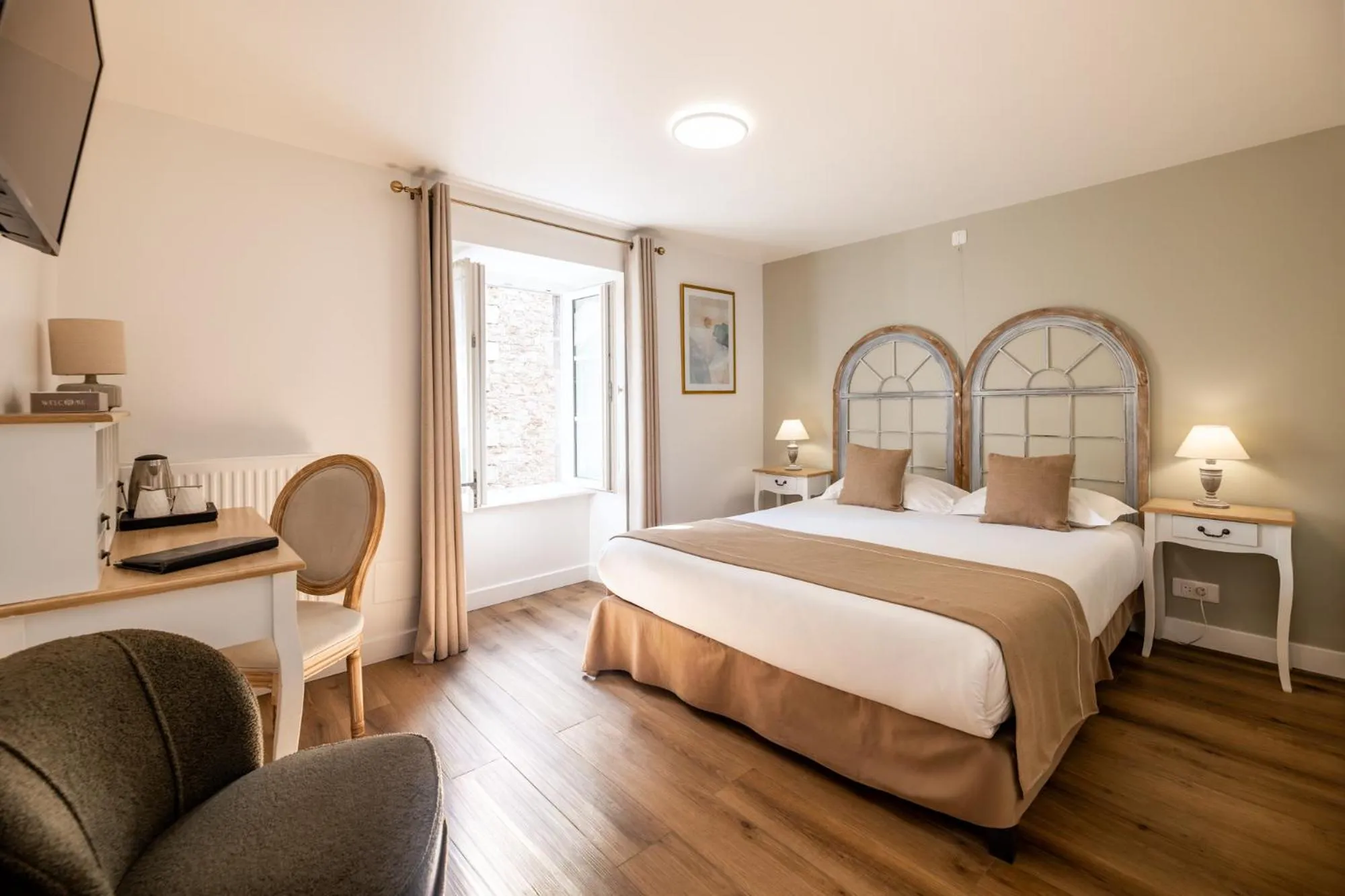 TV and multimedia, Bed in Demeures & Châteaux - Hôtel de la porte Saint-Malo - DINAN