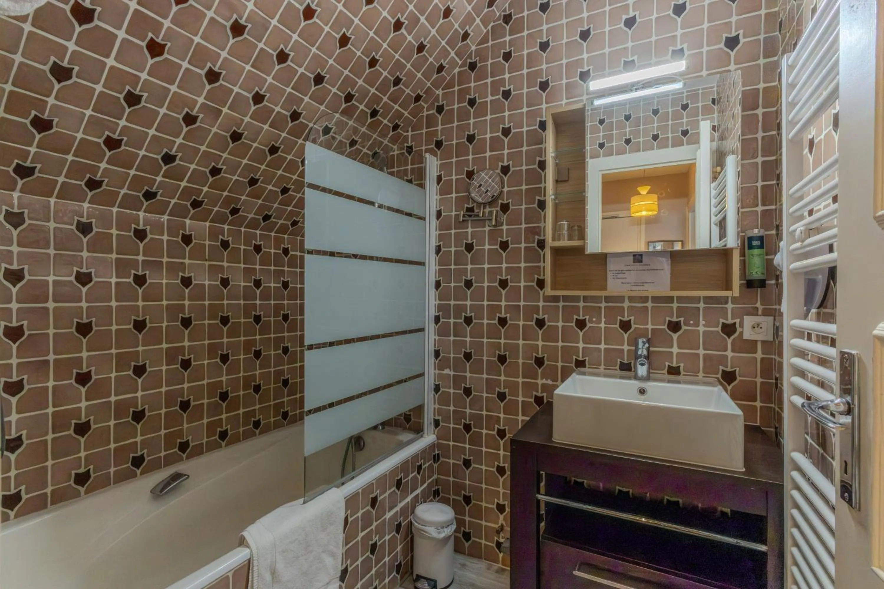 Bathroom in Logis Hôtel Le Manoir Des Portes