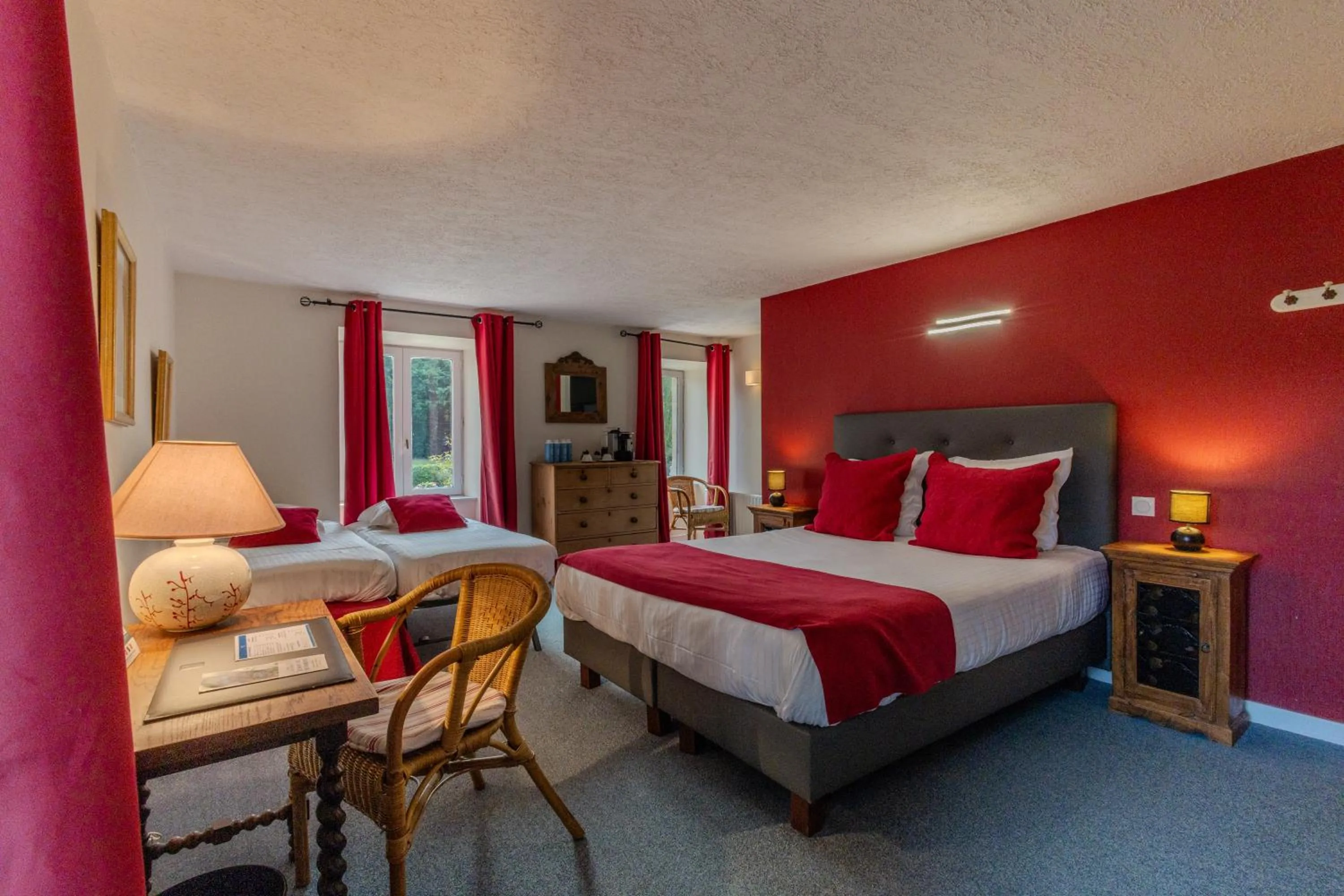 Bed in Logis Hôtel Le Manoir Des Portes