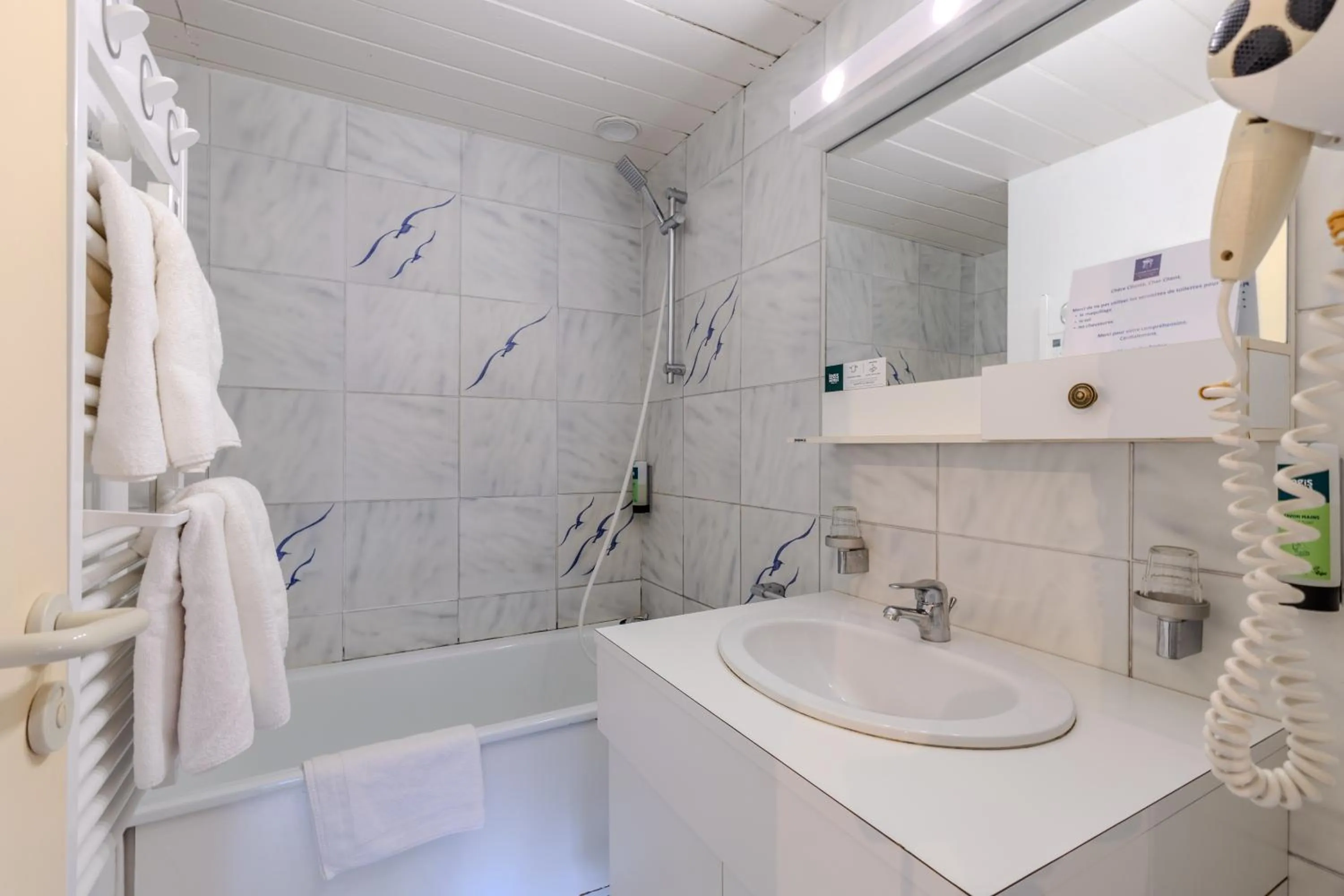 Bathroom in Logis Hôtel Le Manoir Des Portes