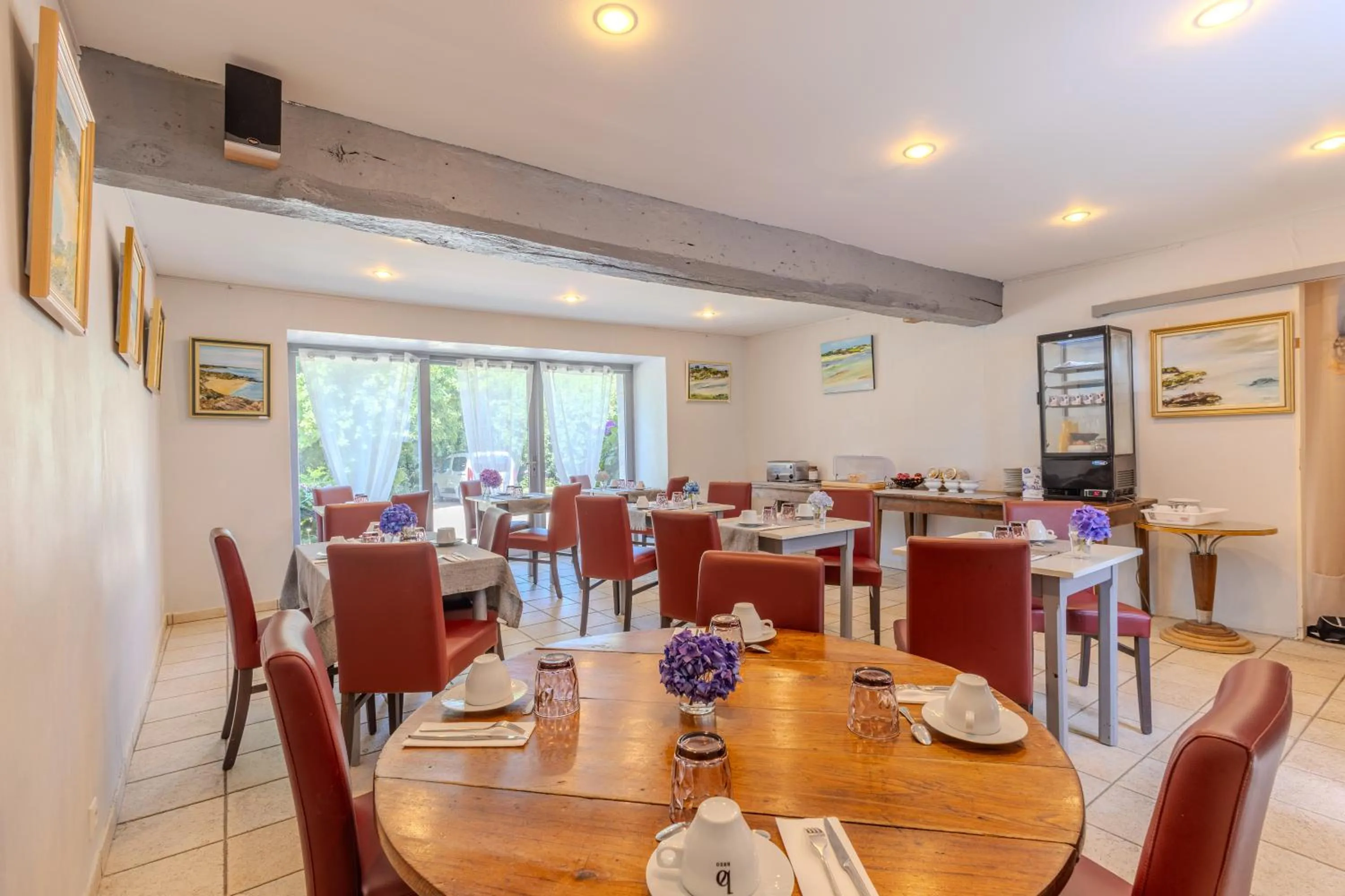 Breakfast in Logis Hôtel Le Manoir Des Portes