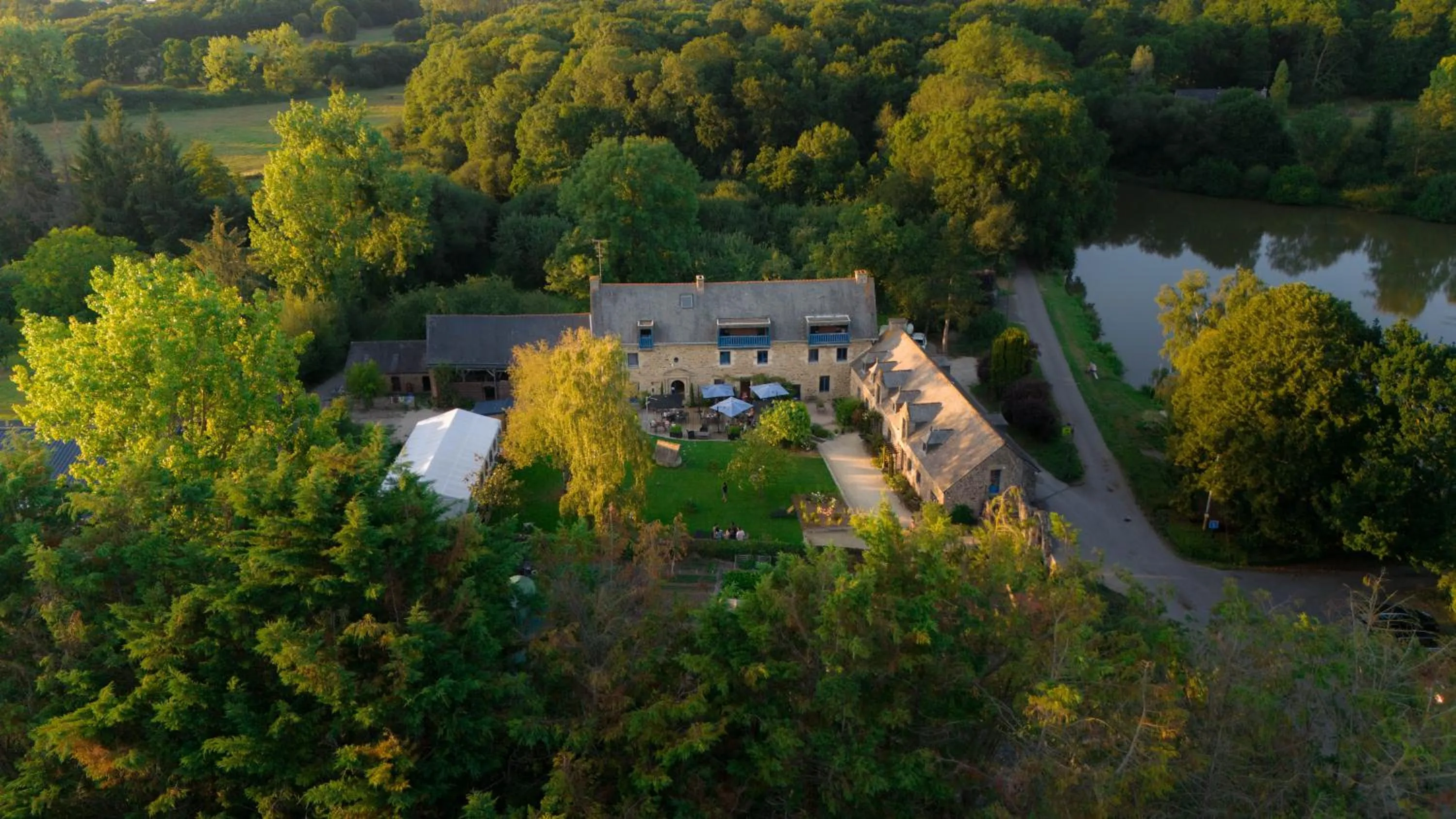 Garden in Logis Hôtel Le Manoir Des Portes