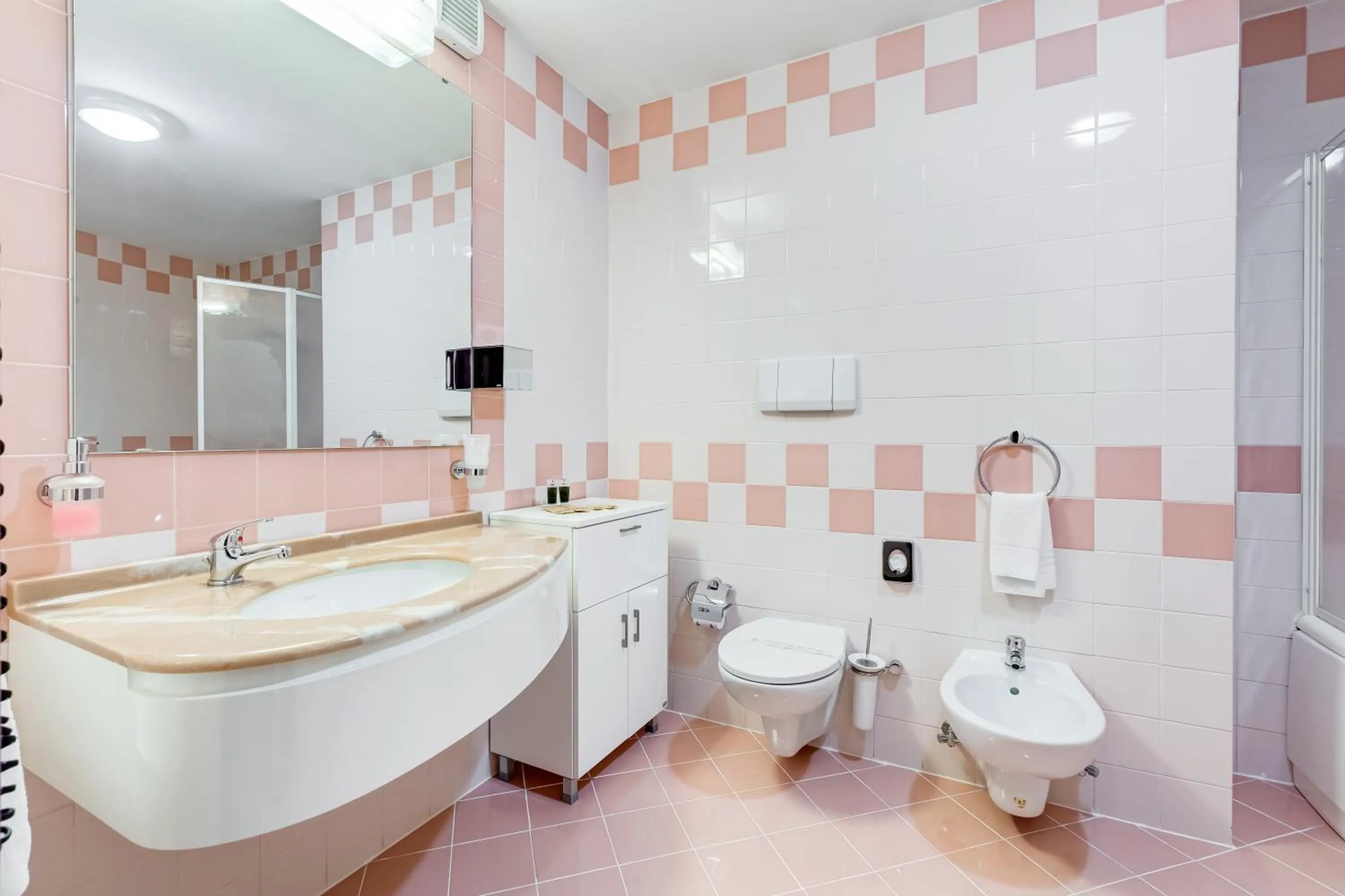 Shower in Best Western Hotel Imperiale