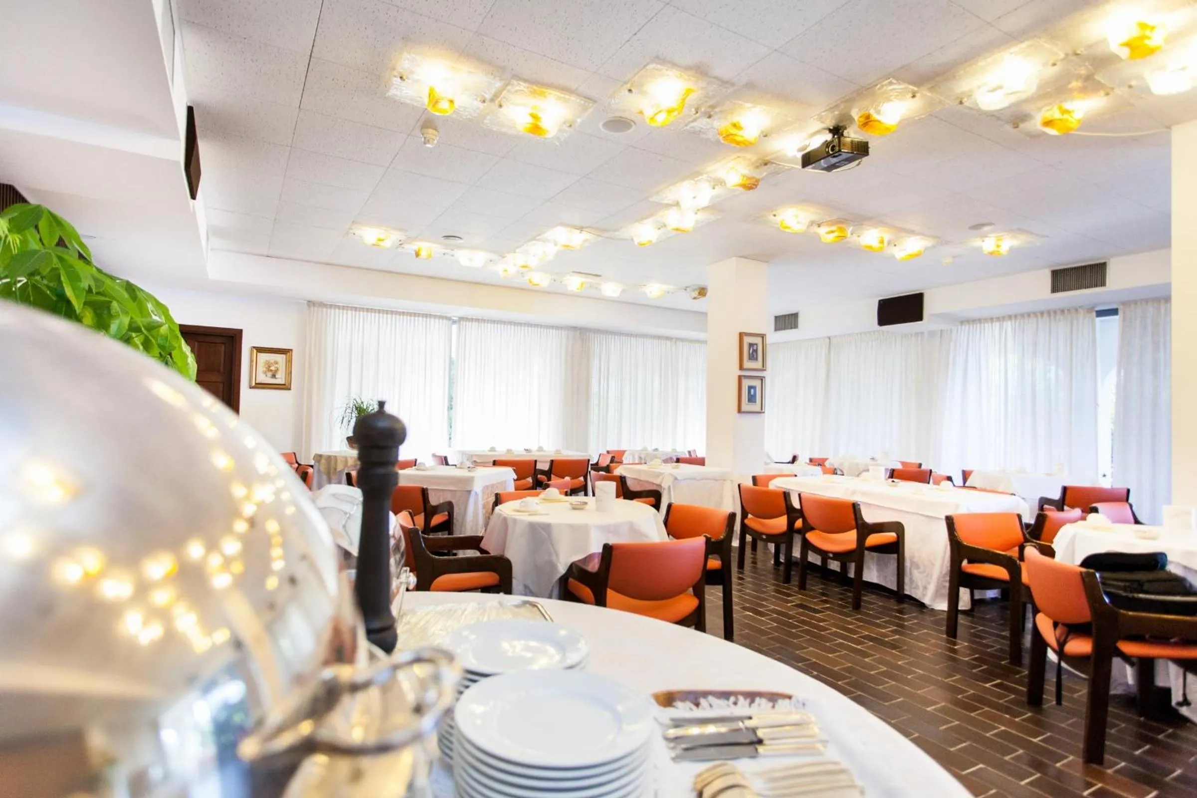 Restaurant/places to eat in Grand Hotel De Rose