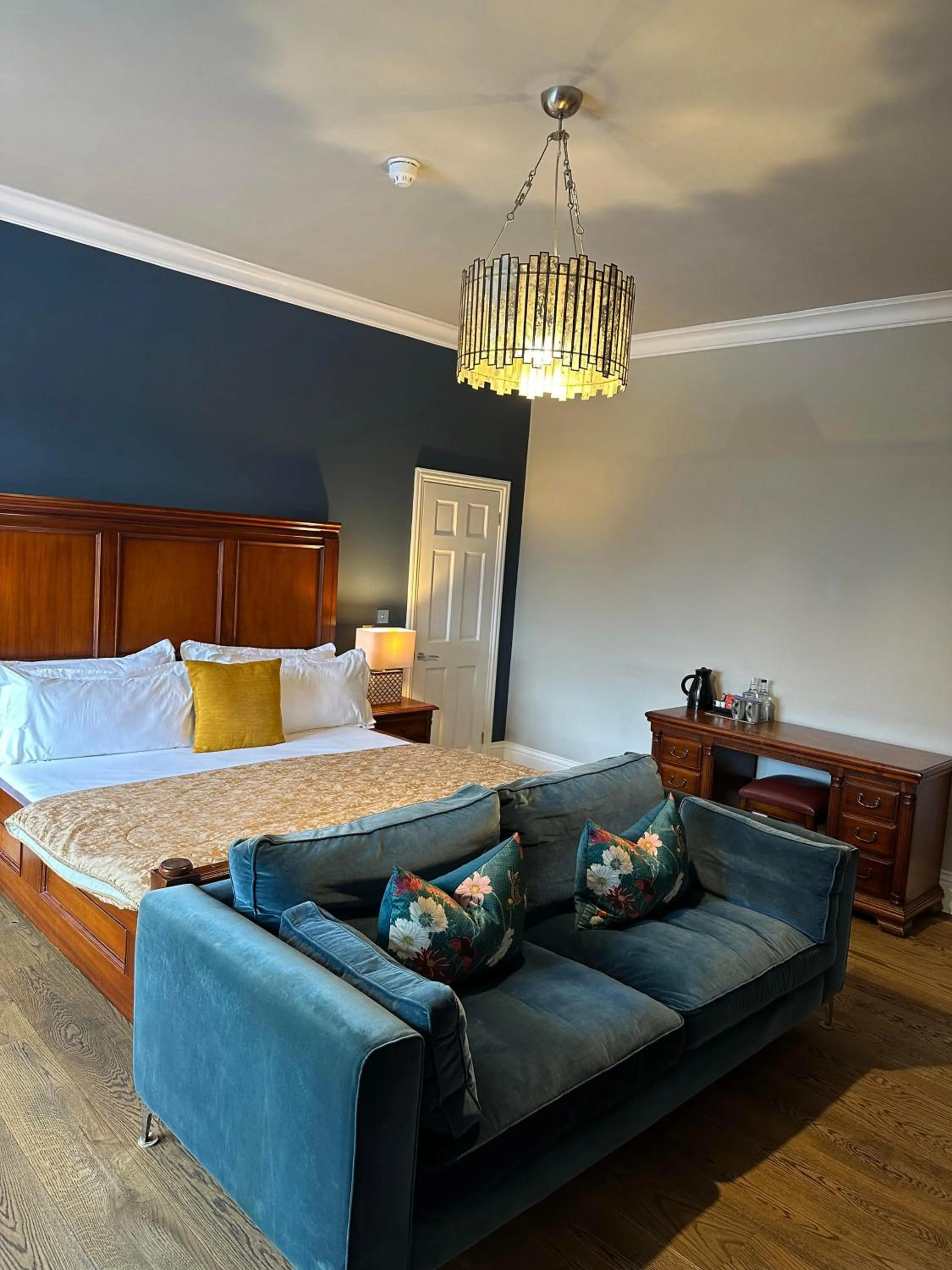 Bedroom, Bed in The Manor at Bickley