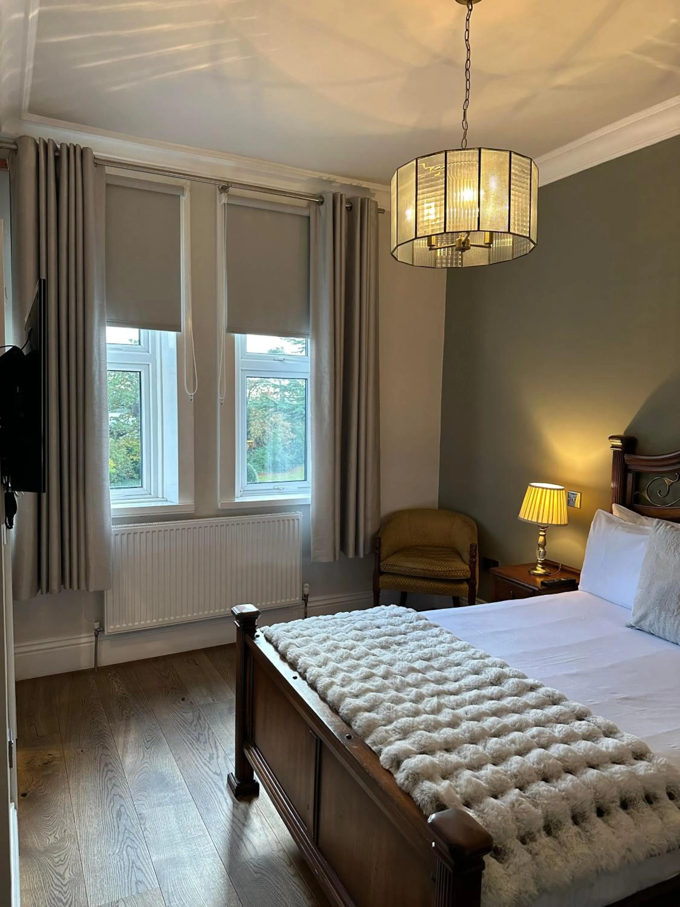 Bedroom, Bed in The Manor at Bickley