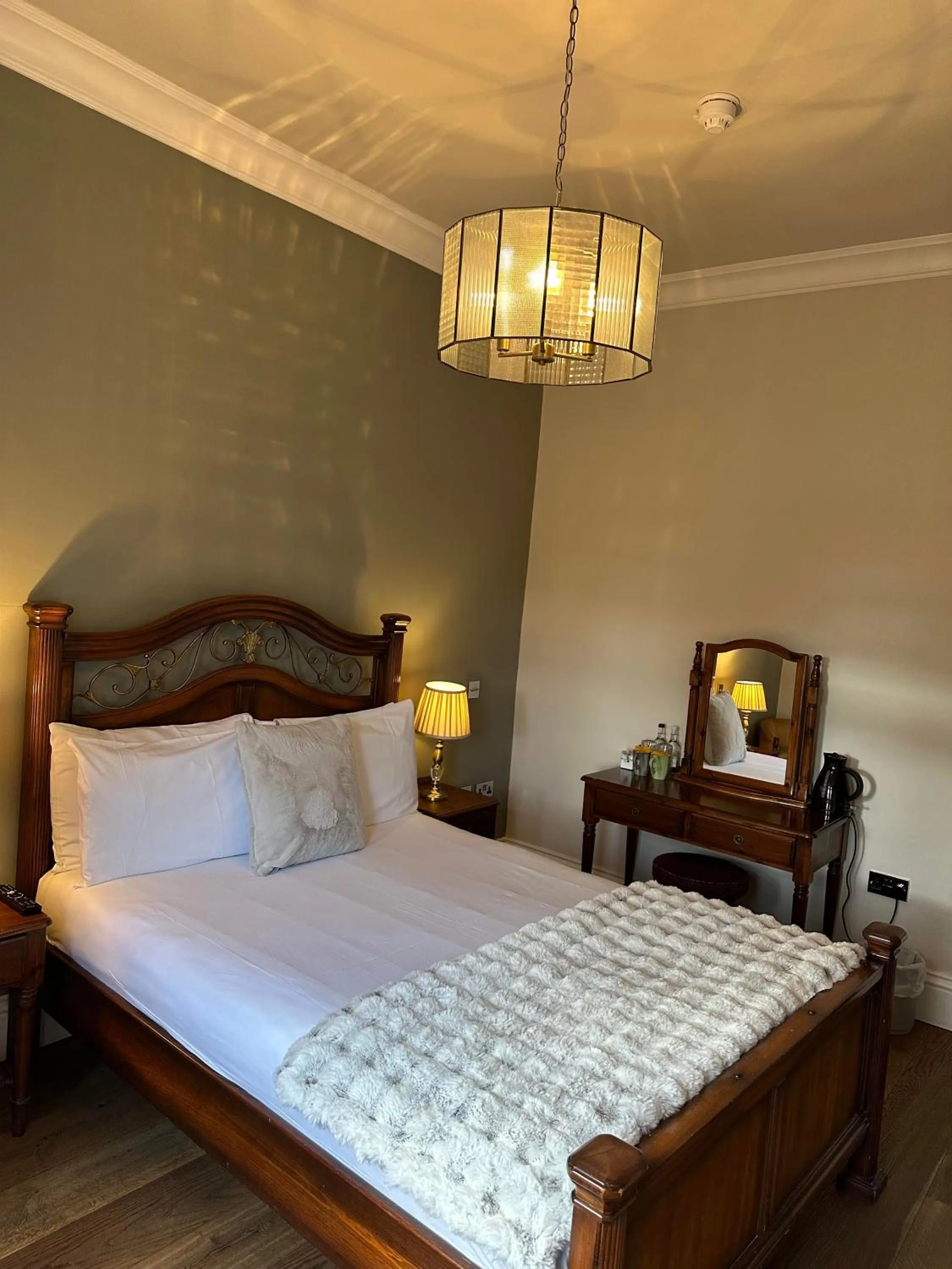 Bedroom, Bed in The Manor at Bickley