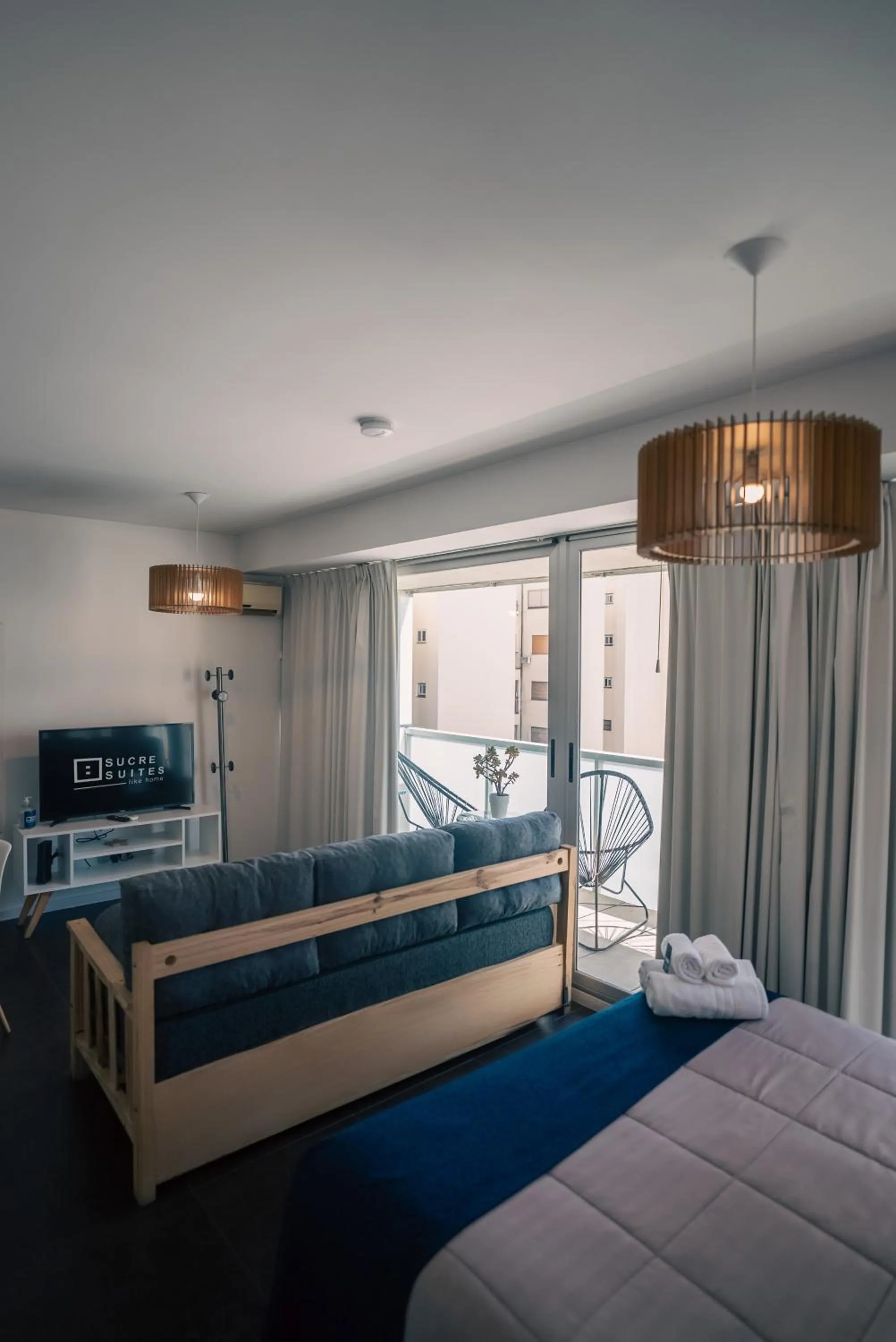 Photo of the whole room, Bed in Sucre Suites