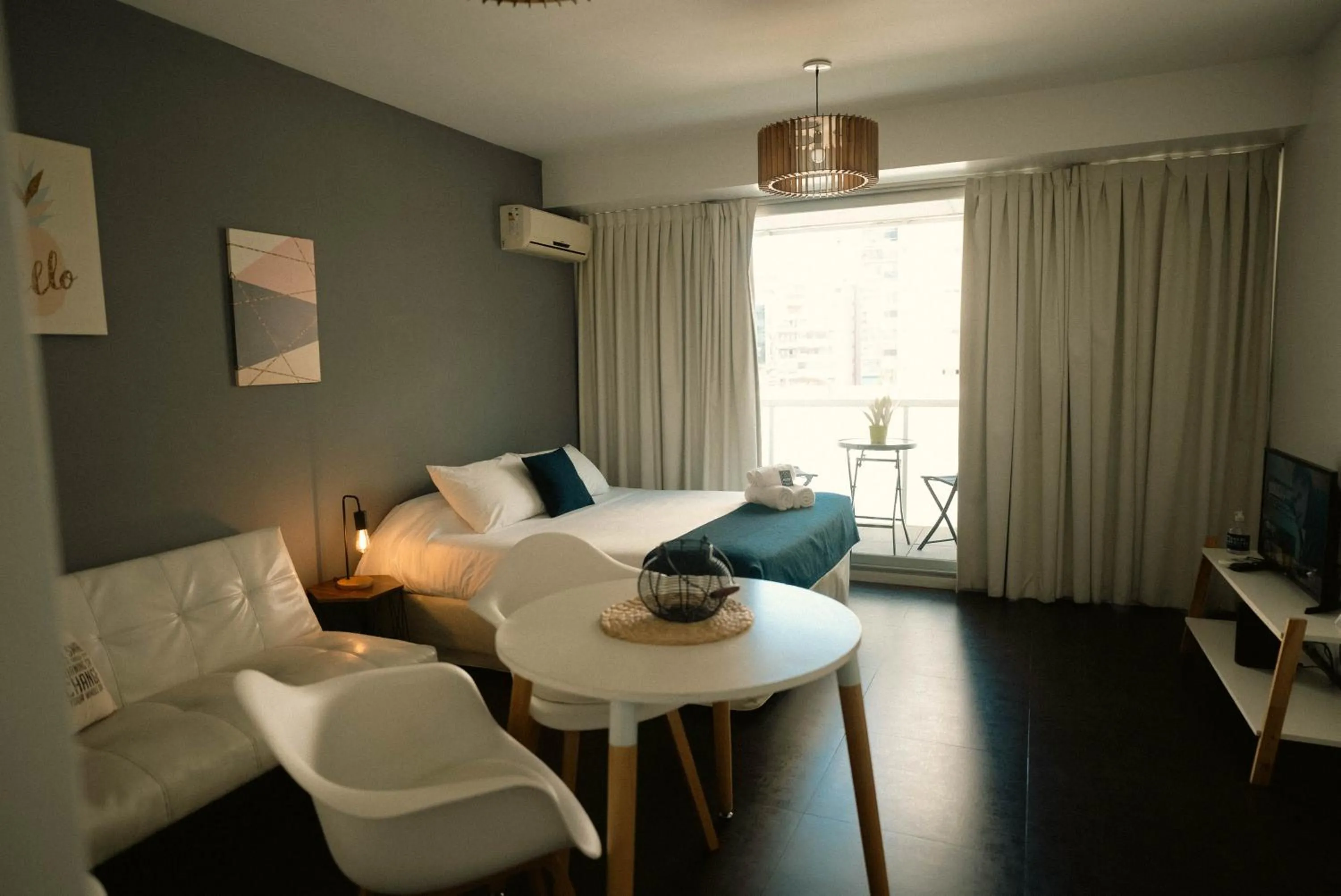 Photo of the whole room, Bed in Sucre Suites