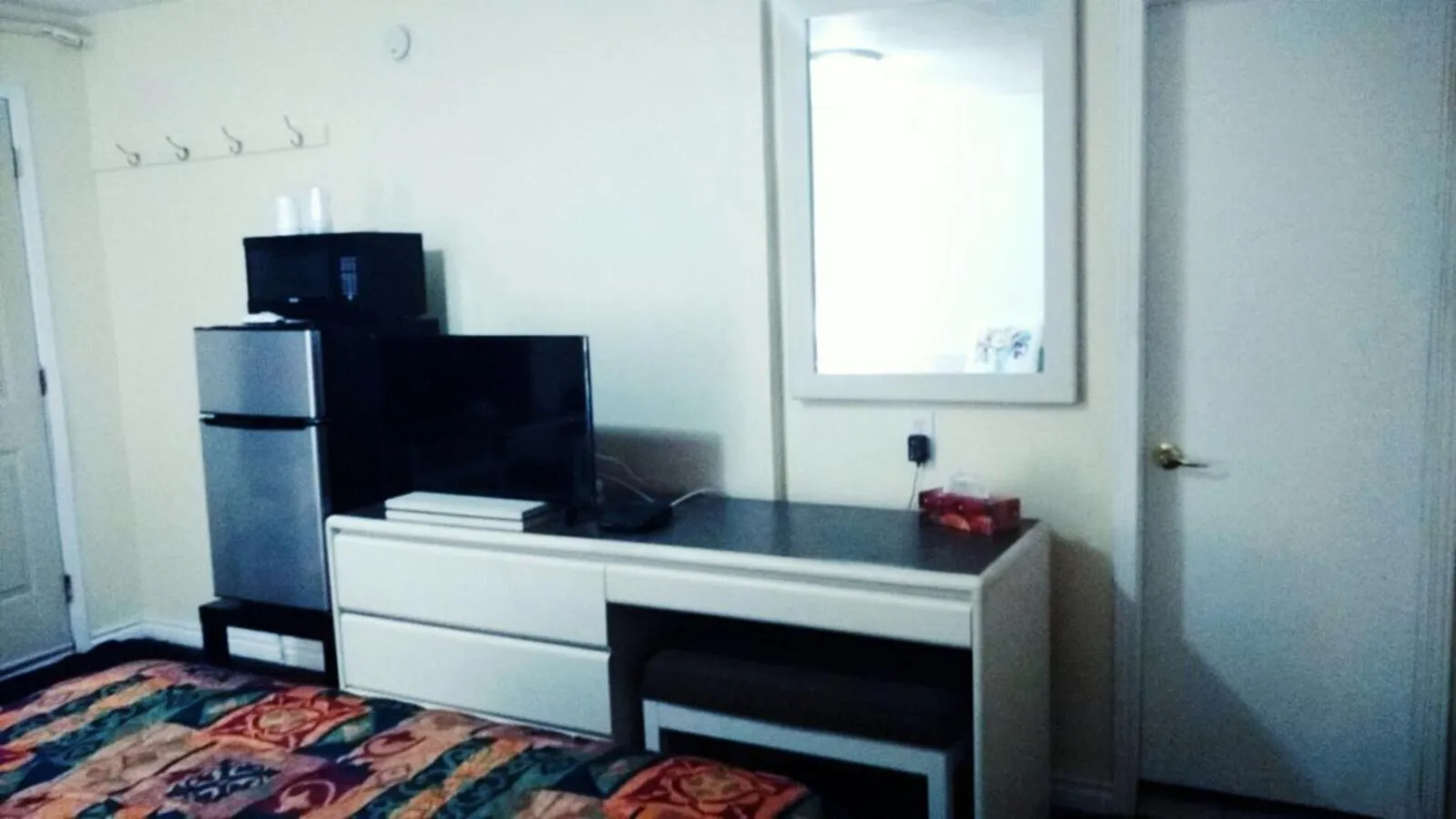 TV/Entertainment Center in Leisure Motel