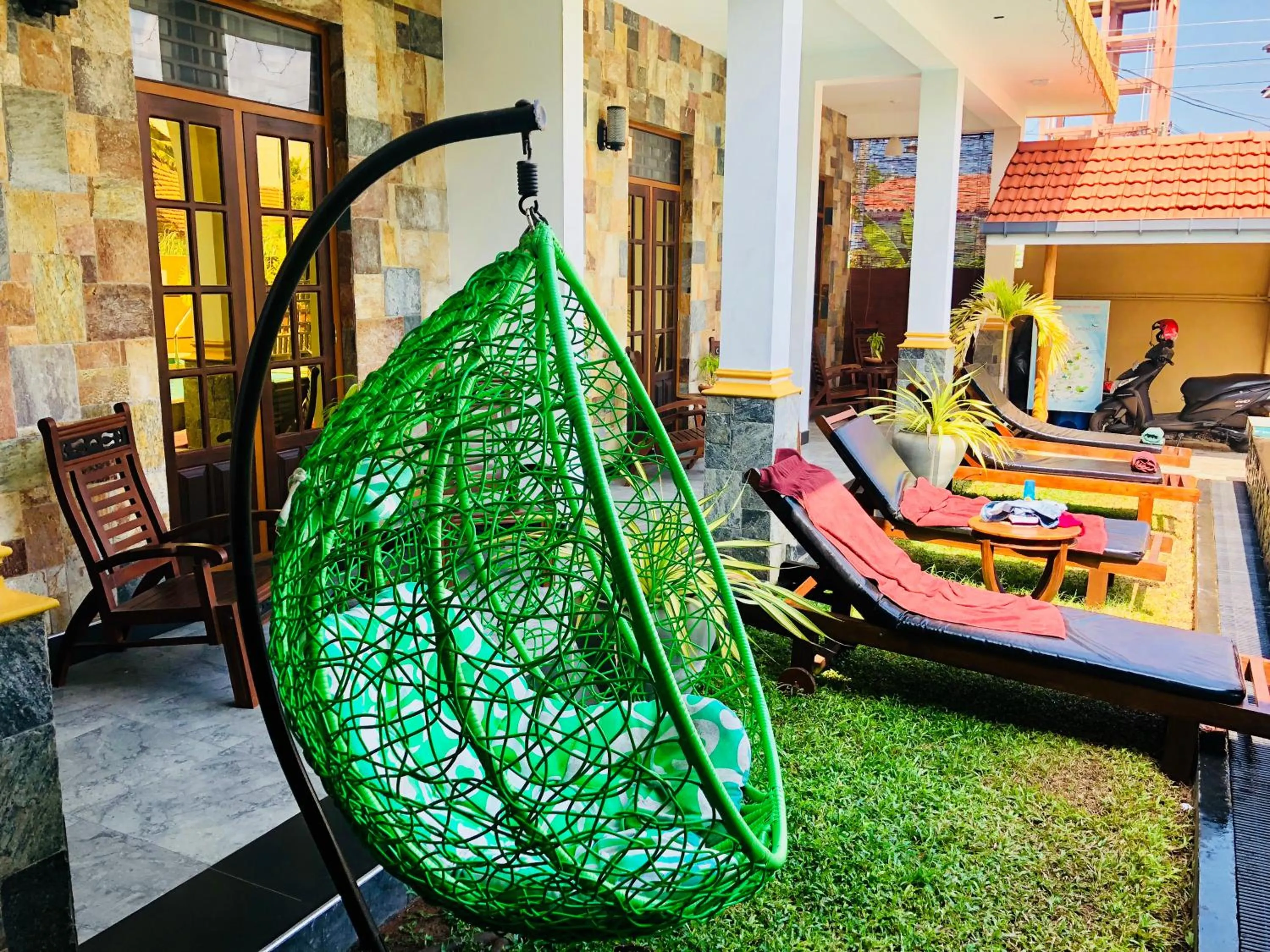 Swimming pool in St CLAIRE'S GREEN Negombo Hotel & Hostels