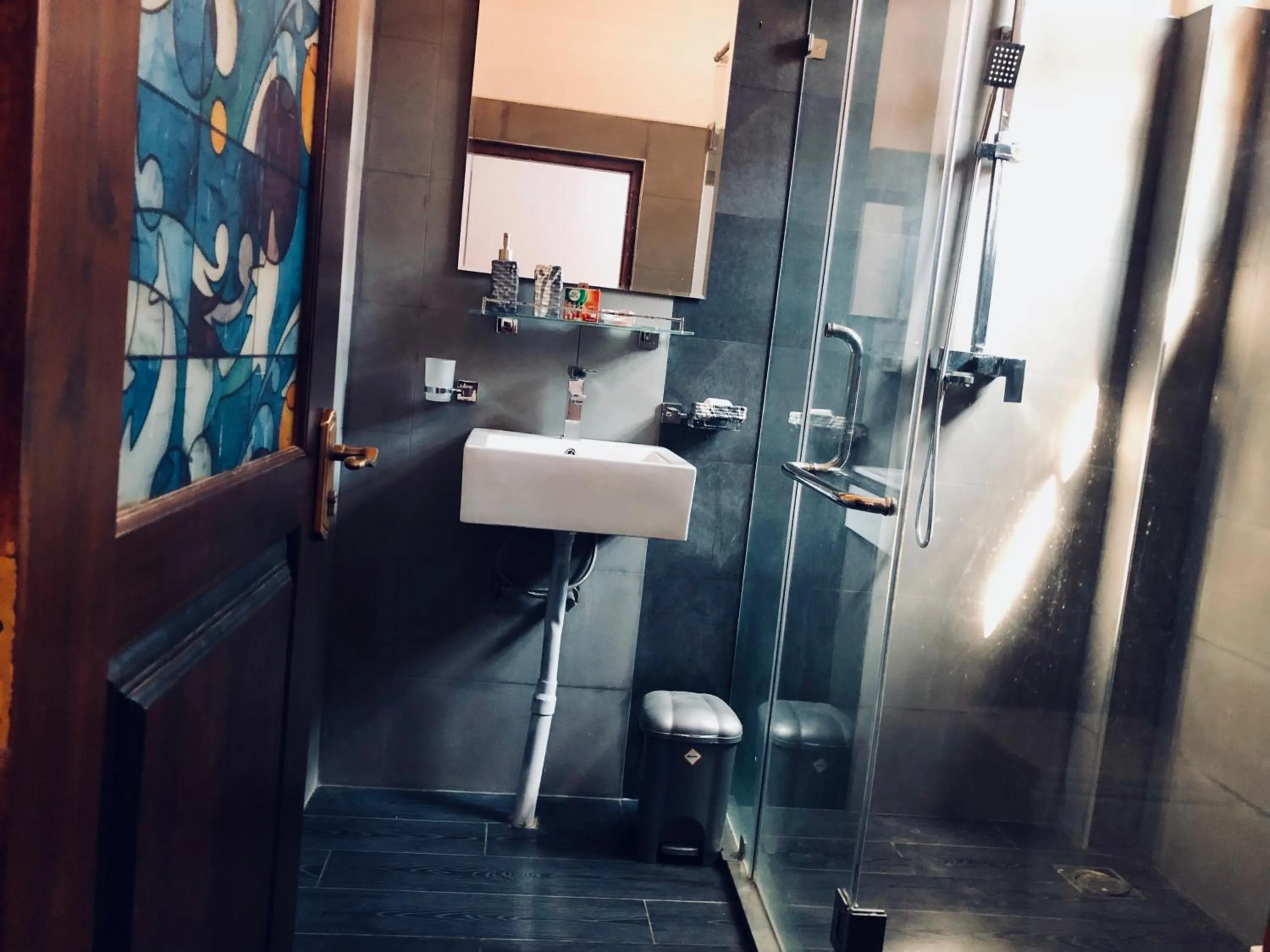 Bathroom in St CLAIRE'S GREEN Negombo Hotel & Hostels
