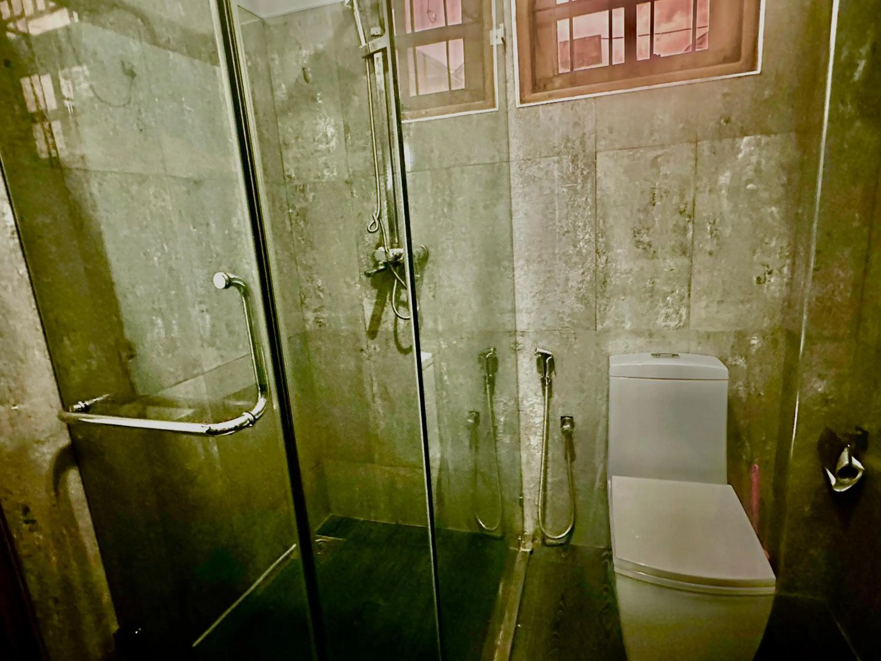 St CLAIRE'S GREEN Negombo Hotel & Hostels