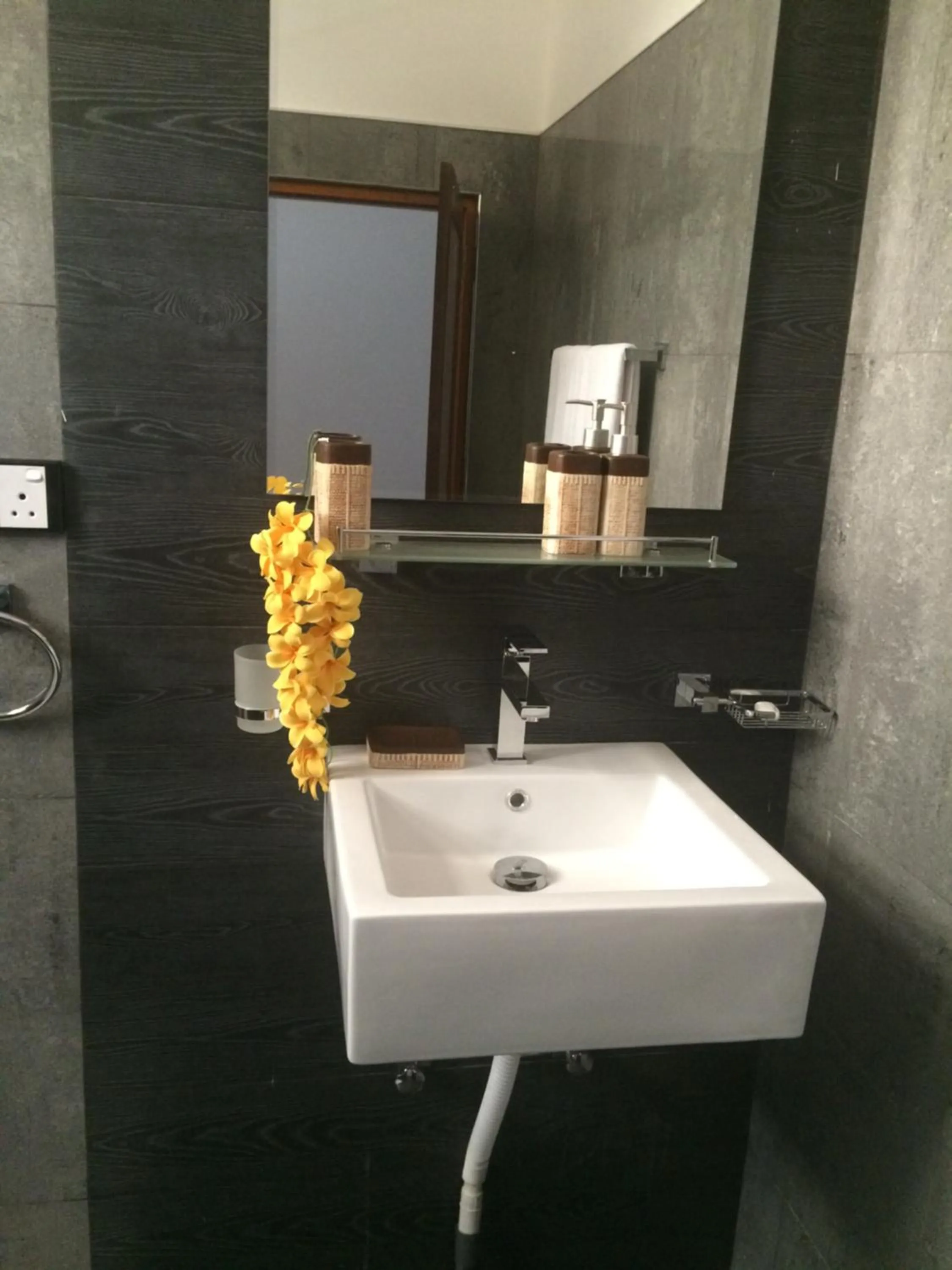 Bathroom in St CLAIRE'S GREEN Negombo Hotel & Hostels