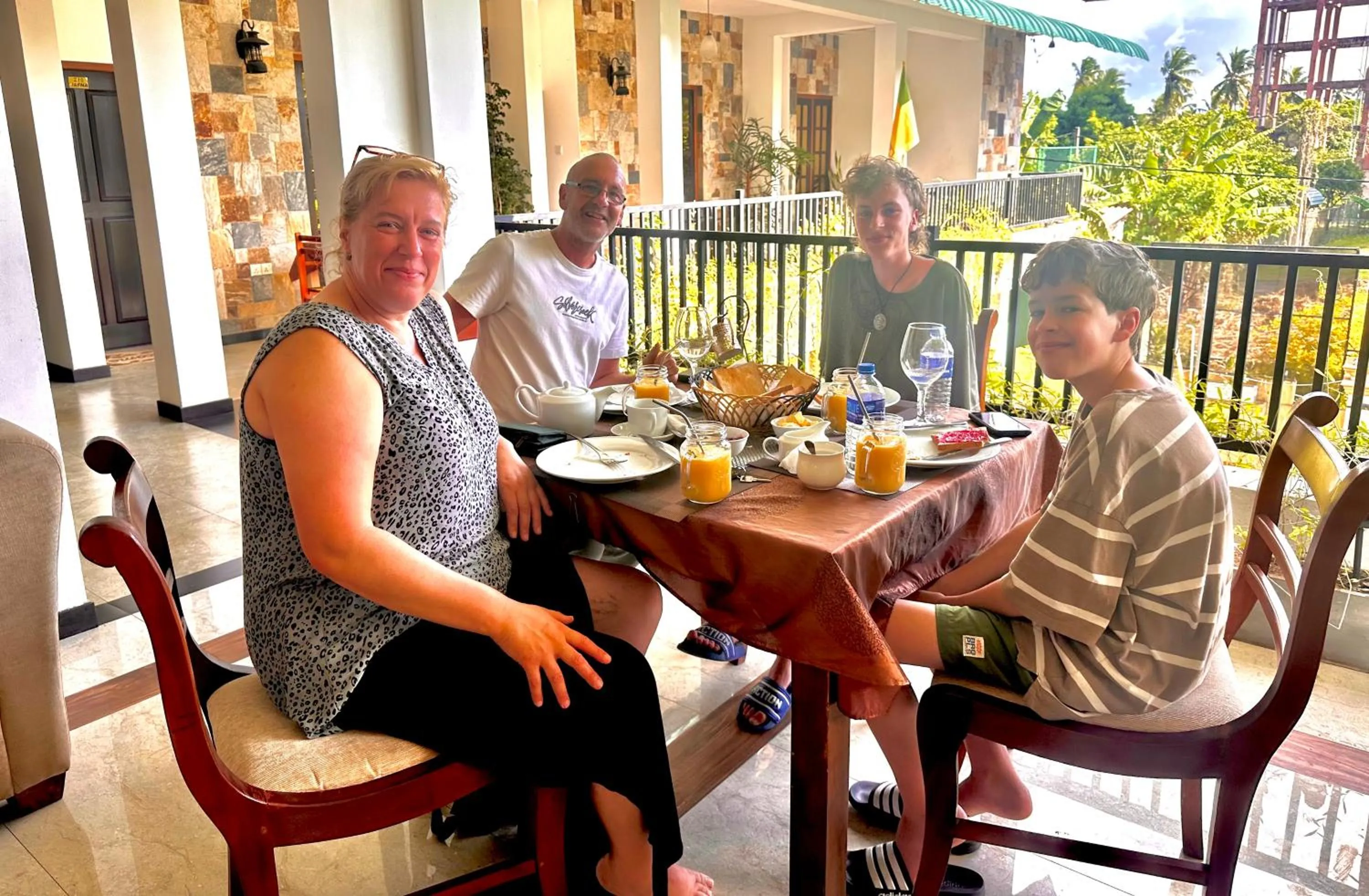 St CLAIRE'S GREEN Negombo Hotel & Hostels