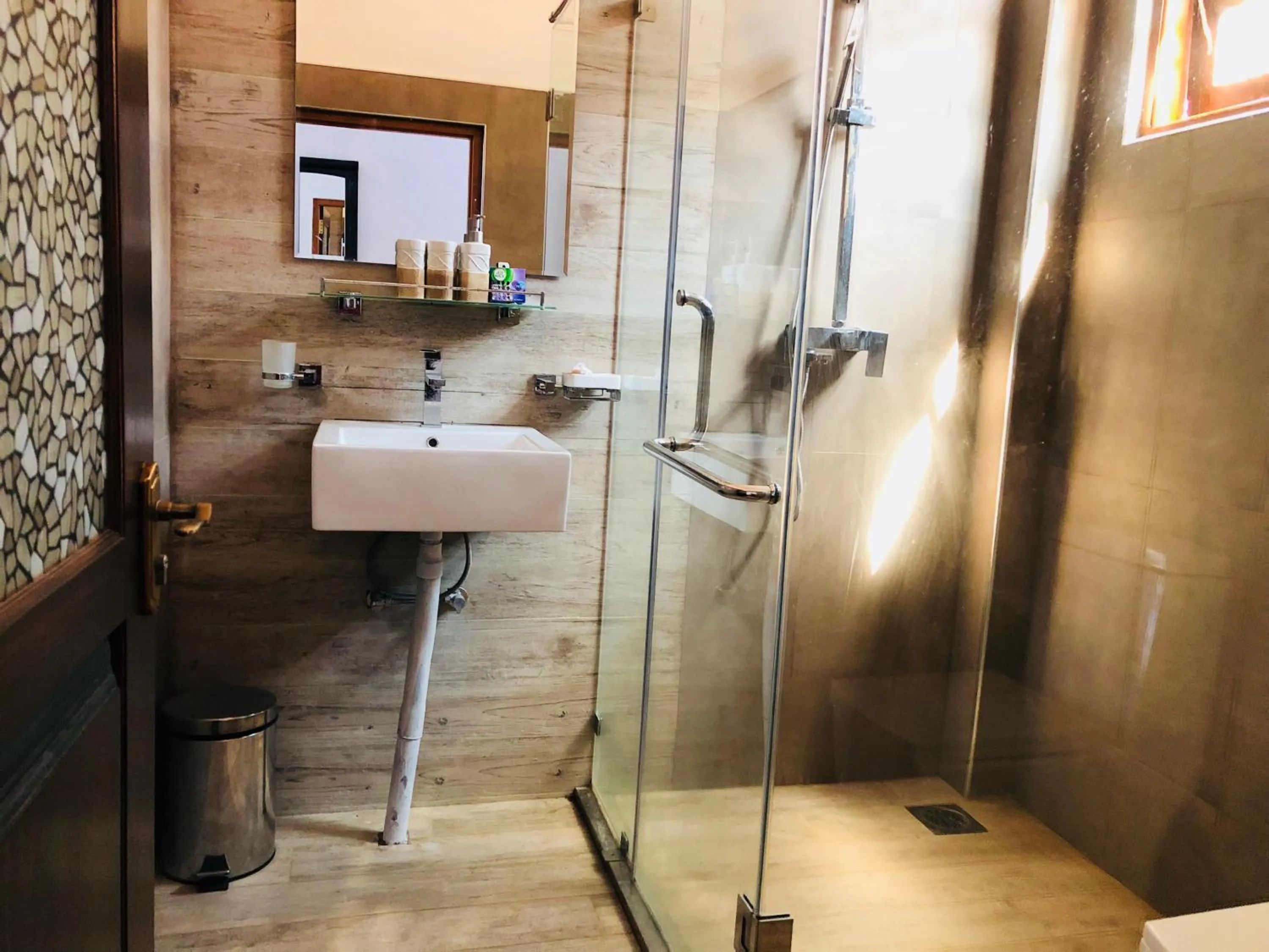 Bathroom in St CLAIRE'S GREEN Negombo Hotel & Hostels