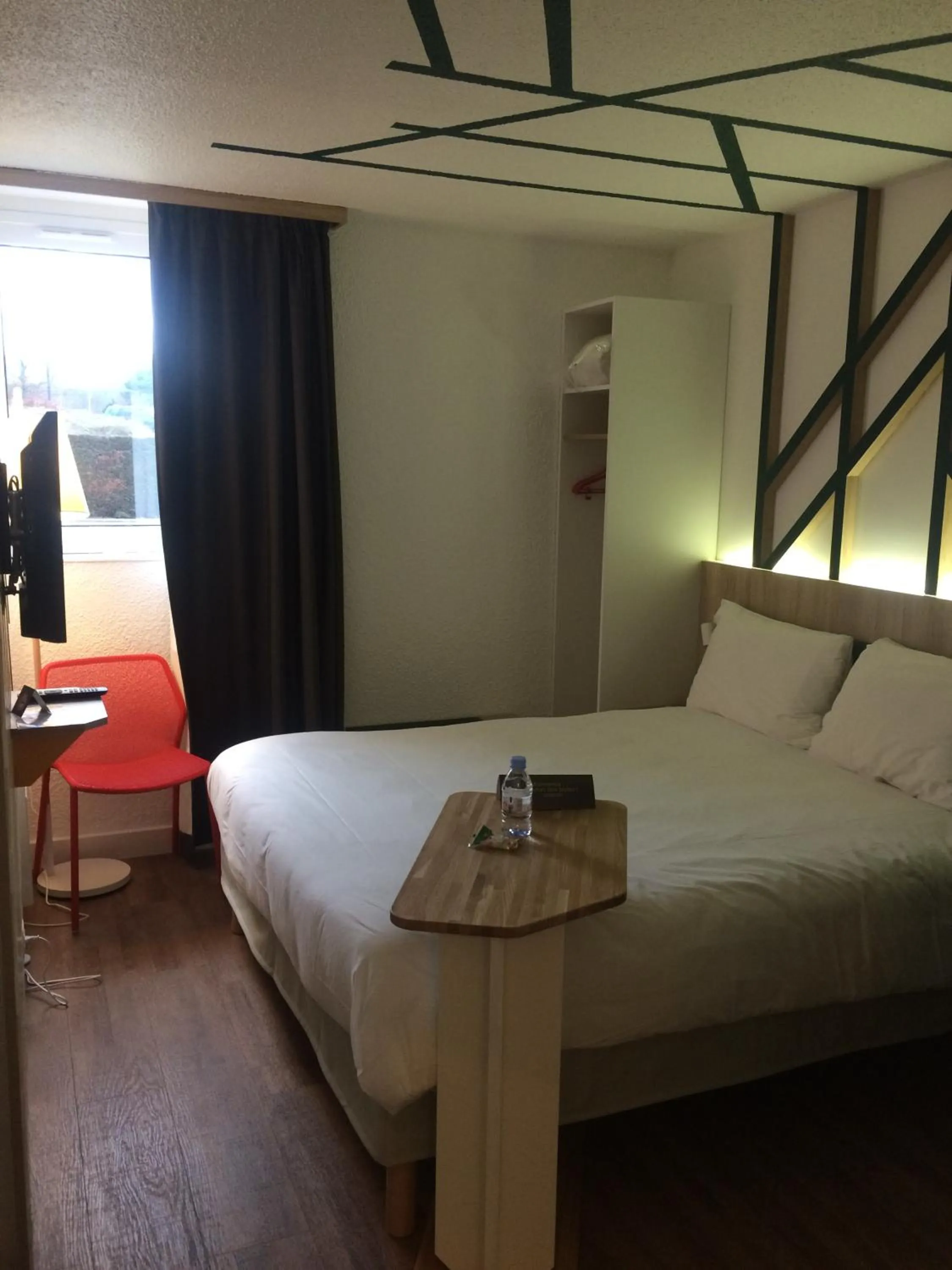 Bedroom, Bed in ibis Styles Rouen Val De Reuil