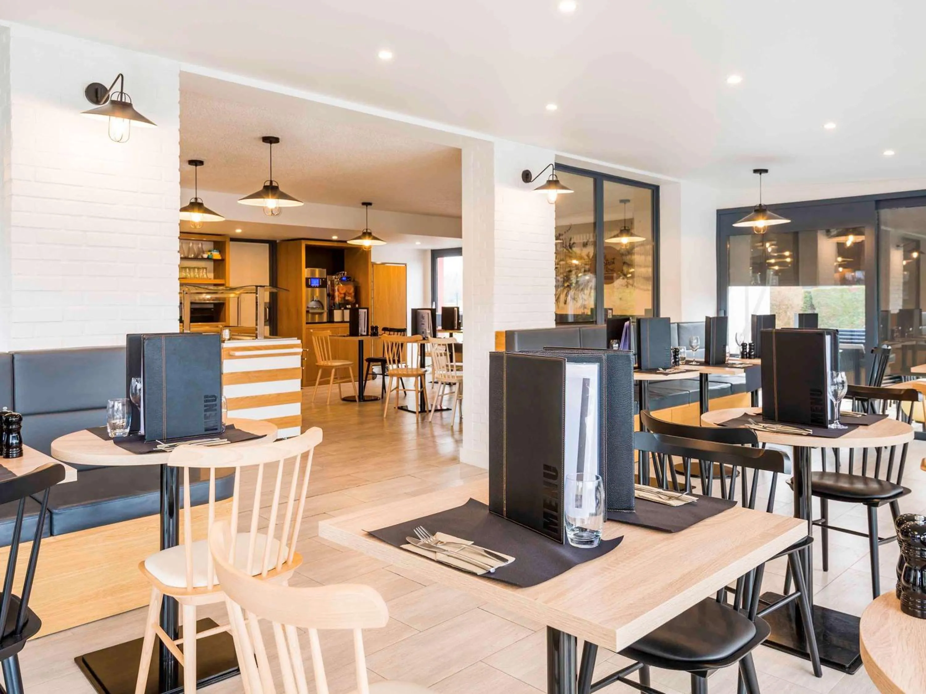 Restaurant/places to eat in ibis Styles Rouen Val De Reuil