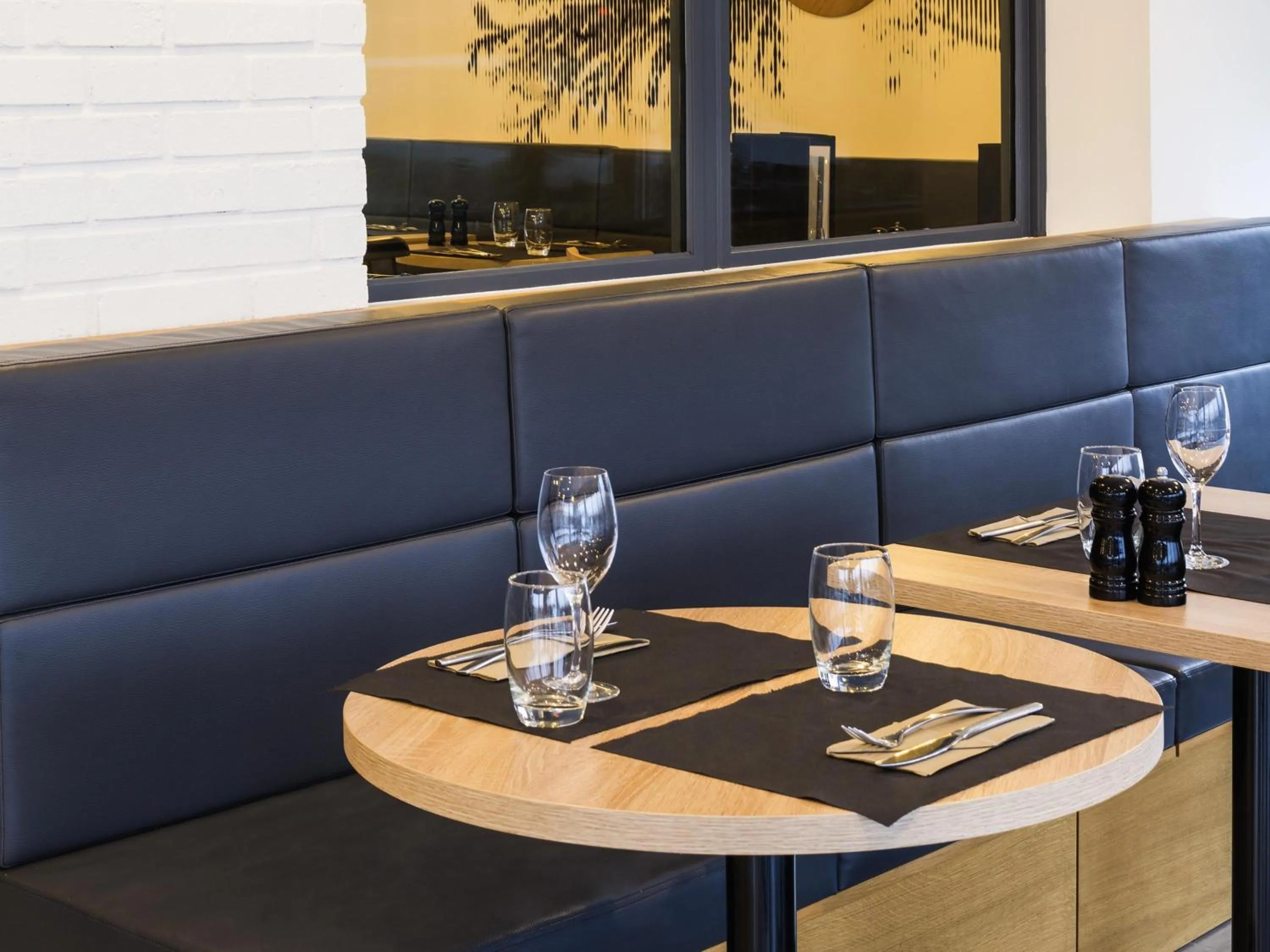 Restaurant/places to eat in ibis Styles Rouen Val De Reuil