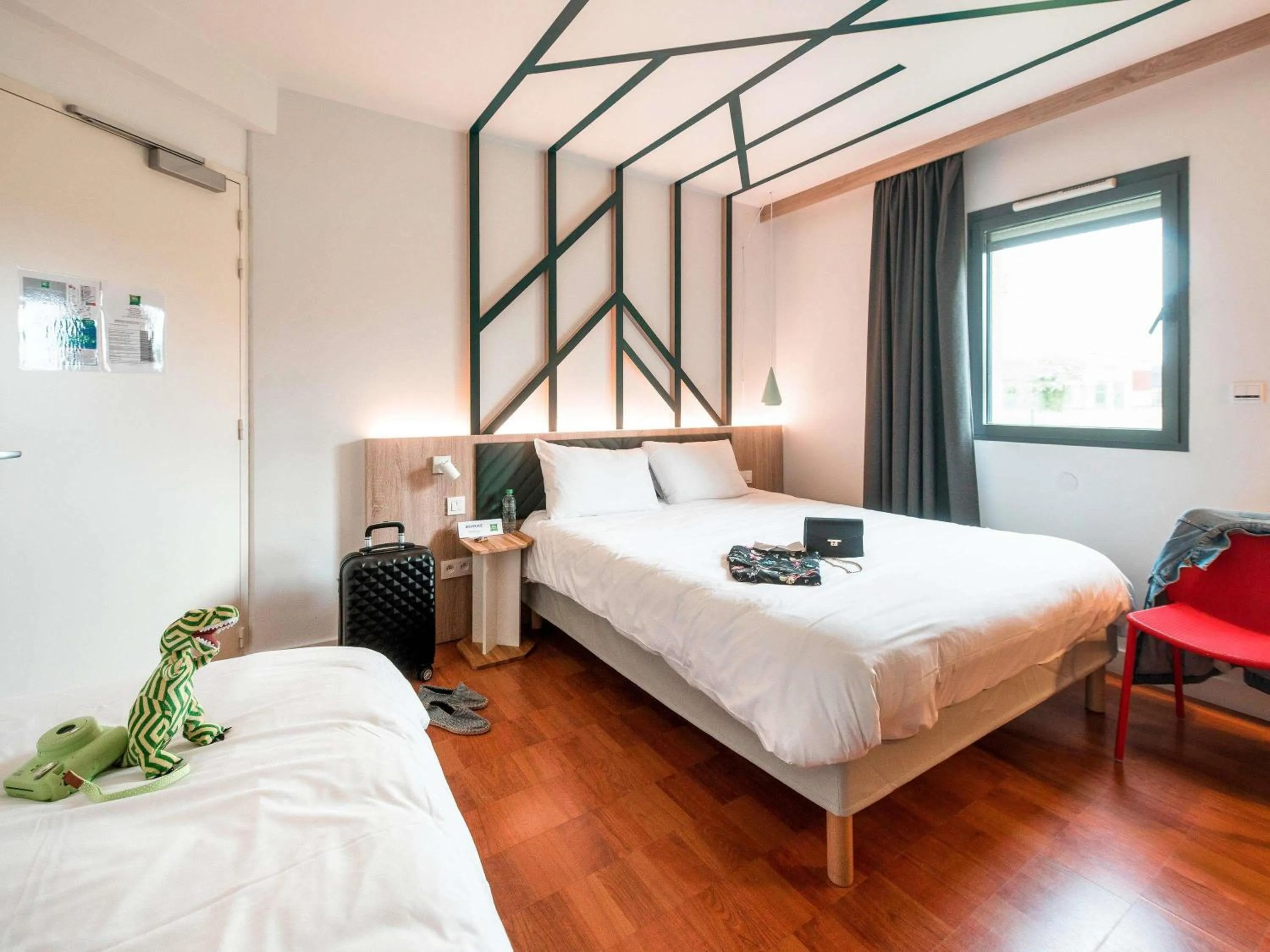 Bedroom, Bed in ibis Styles Rouen Val De Reuil