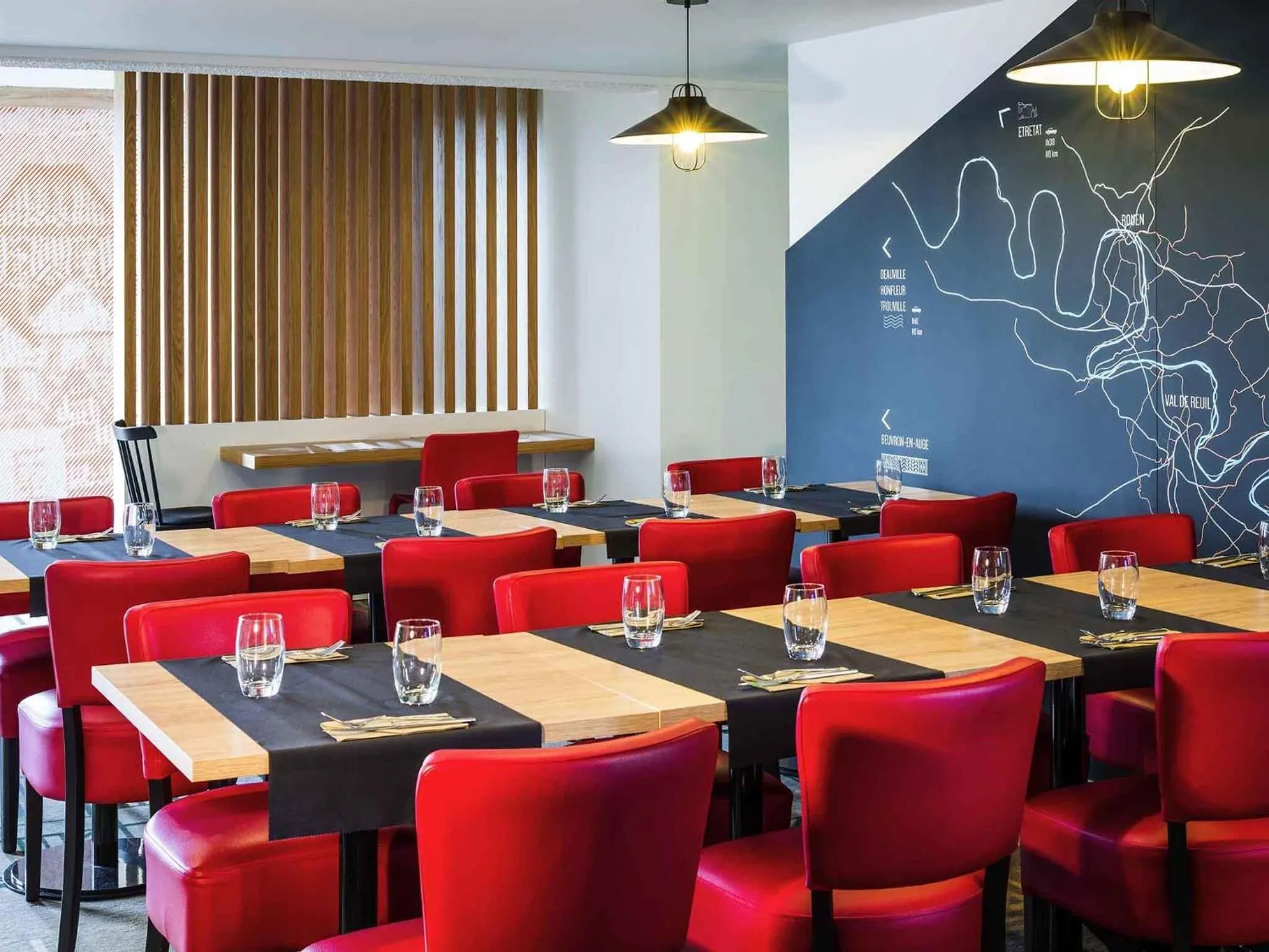 Restaurant/places to eat in ibis Styles Rouen Val De Reuil