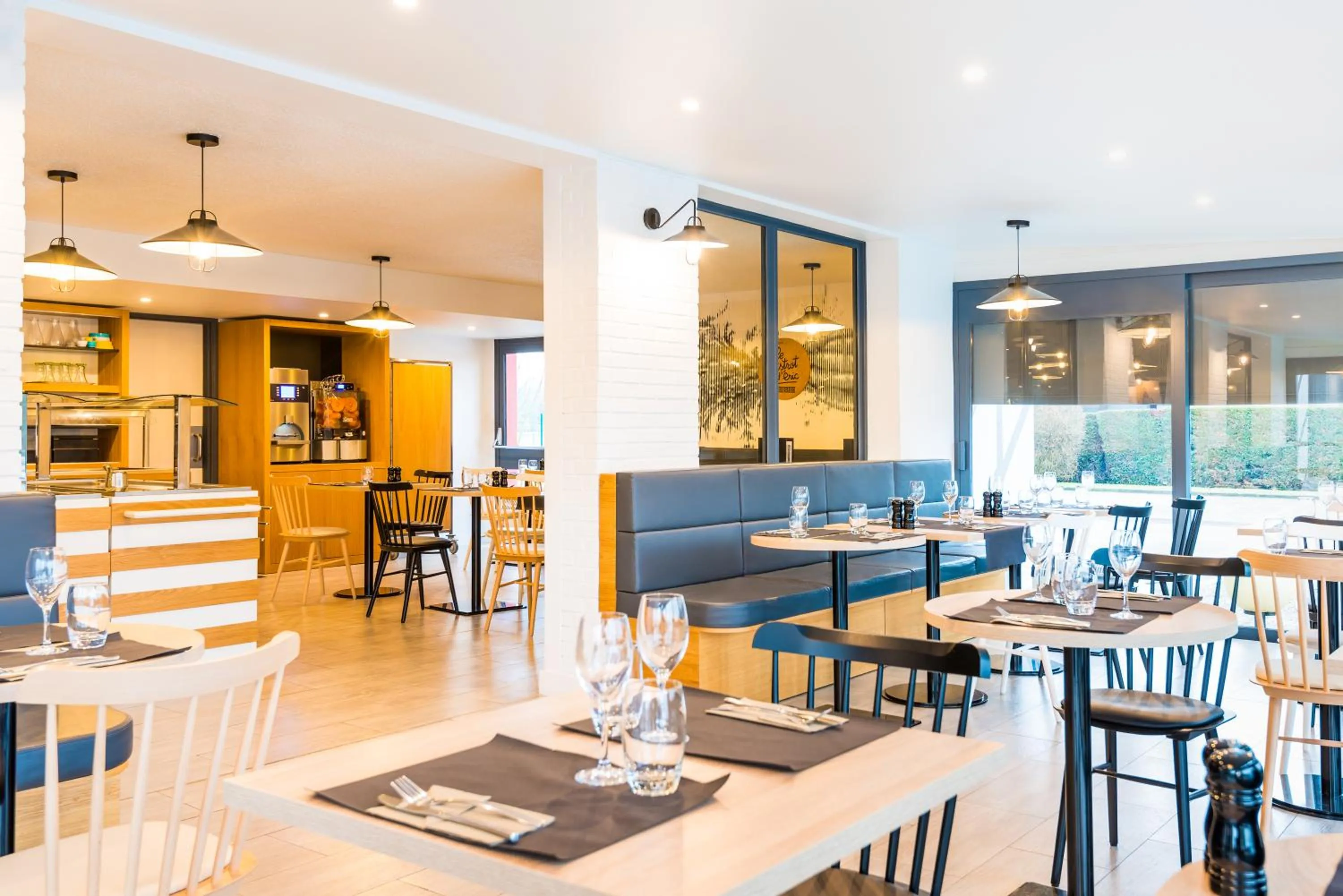Restaurant/places to eat in ibis Styles Rouen Val De Reuil