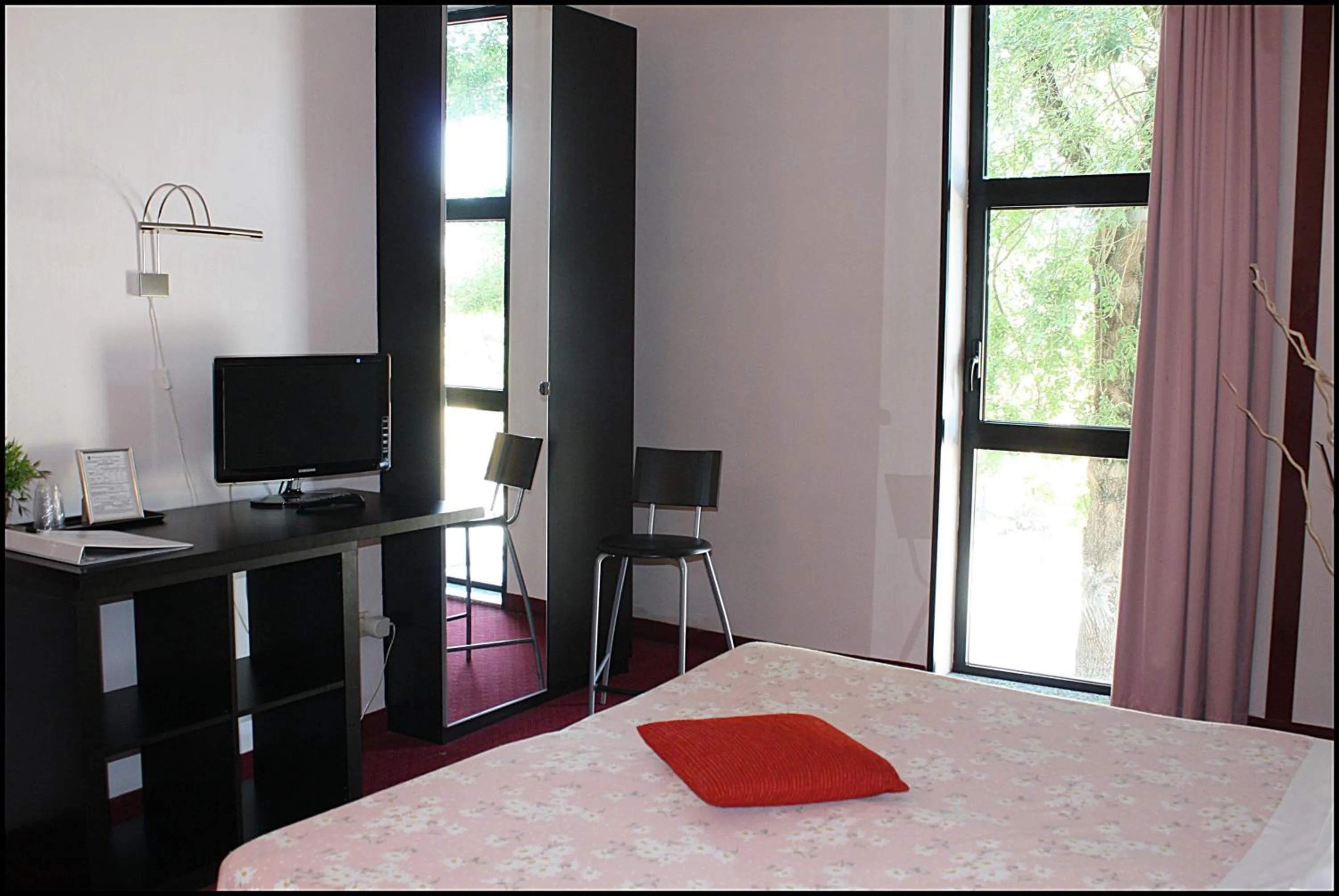 TV and multimedia, Bed in Hotel Giannina