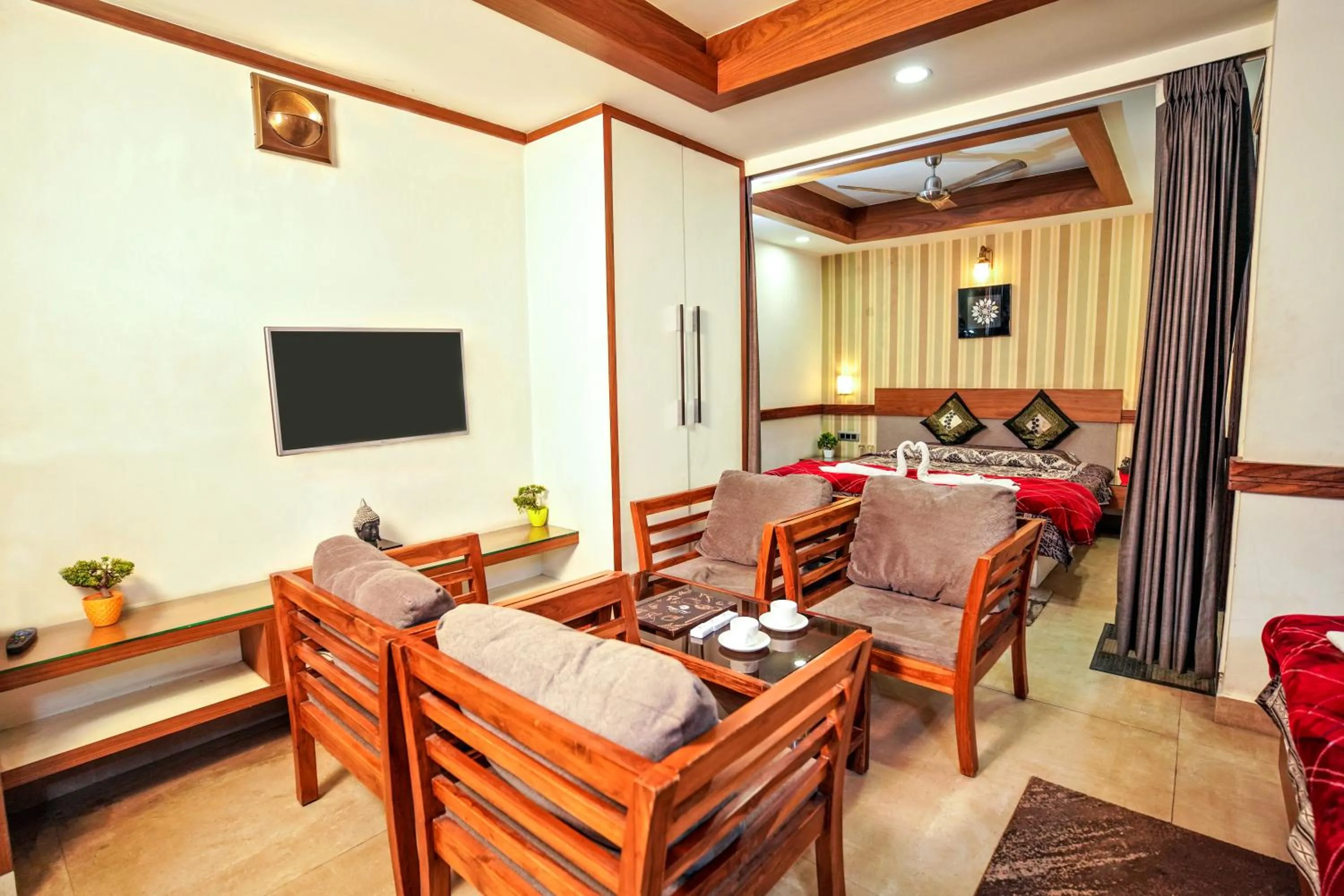 Living room, Bed in Mayur Hotel Bar And Restaurant