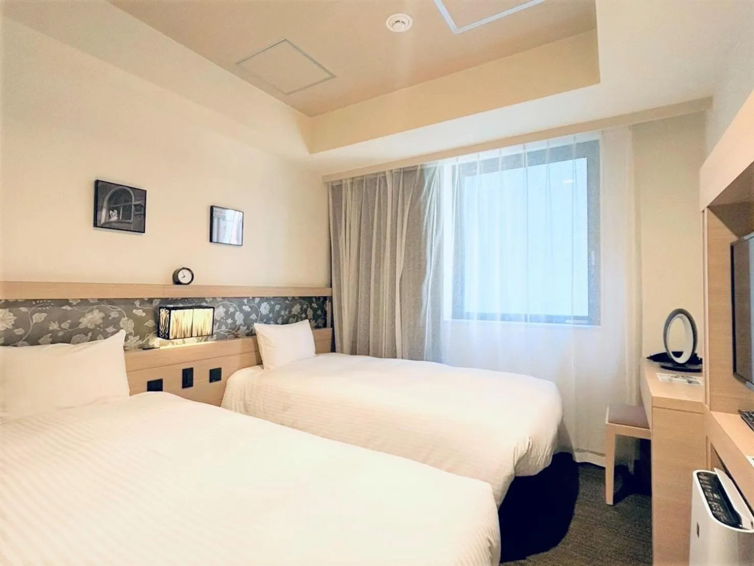 Photo of the whole room, Bed in Hotel Keihan Yodoyabashi